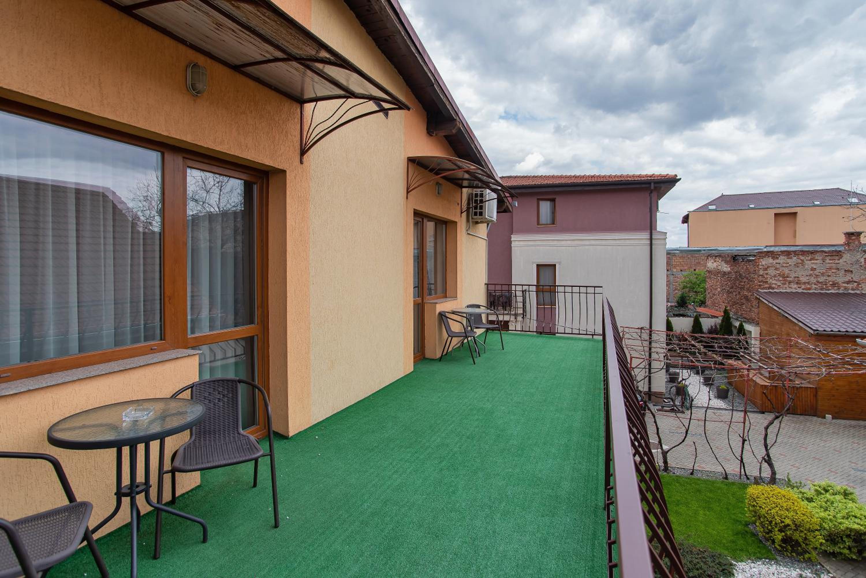 Double or Twin Room - Photo 9
