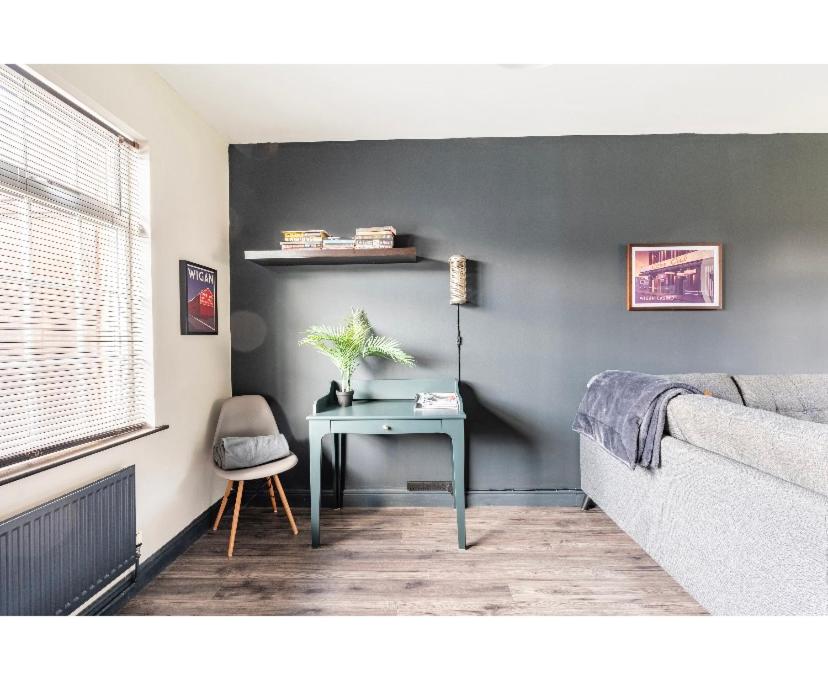 Three-Bedroom House photo 2