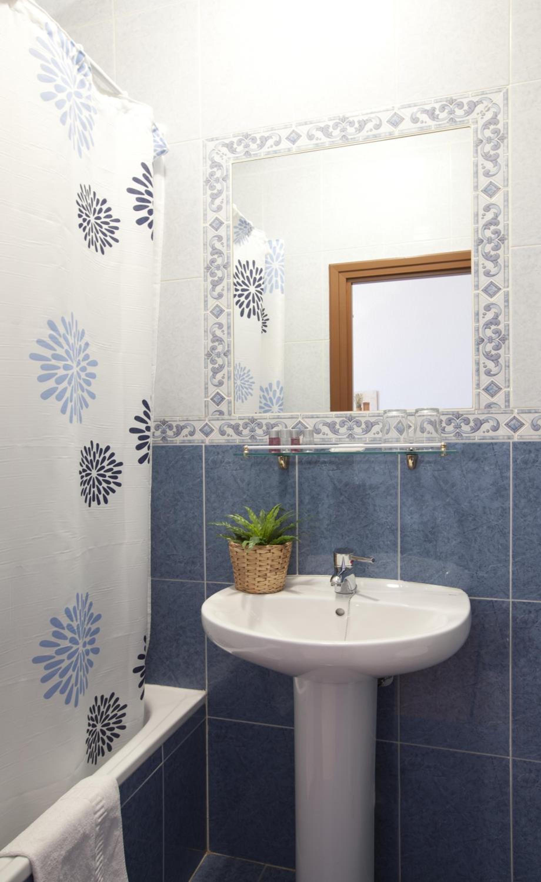 Double Room - Photo 5