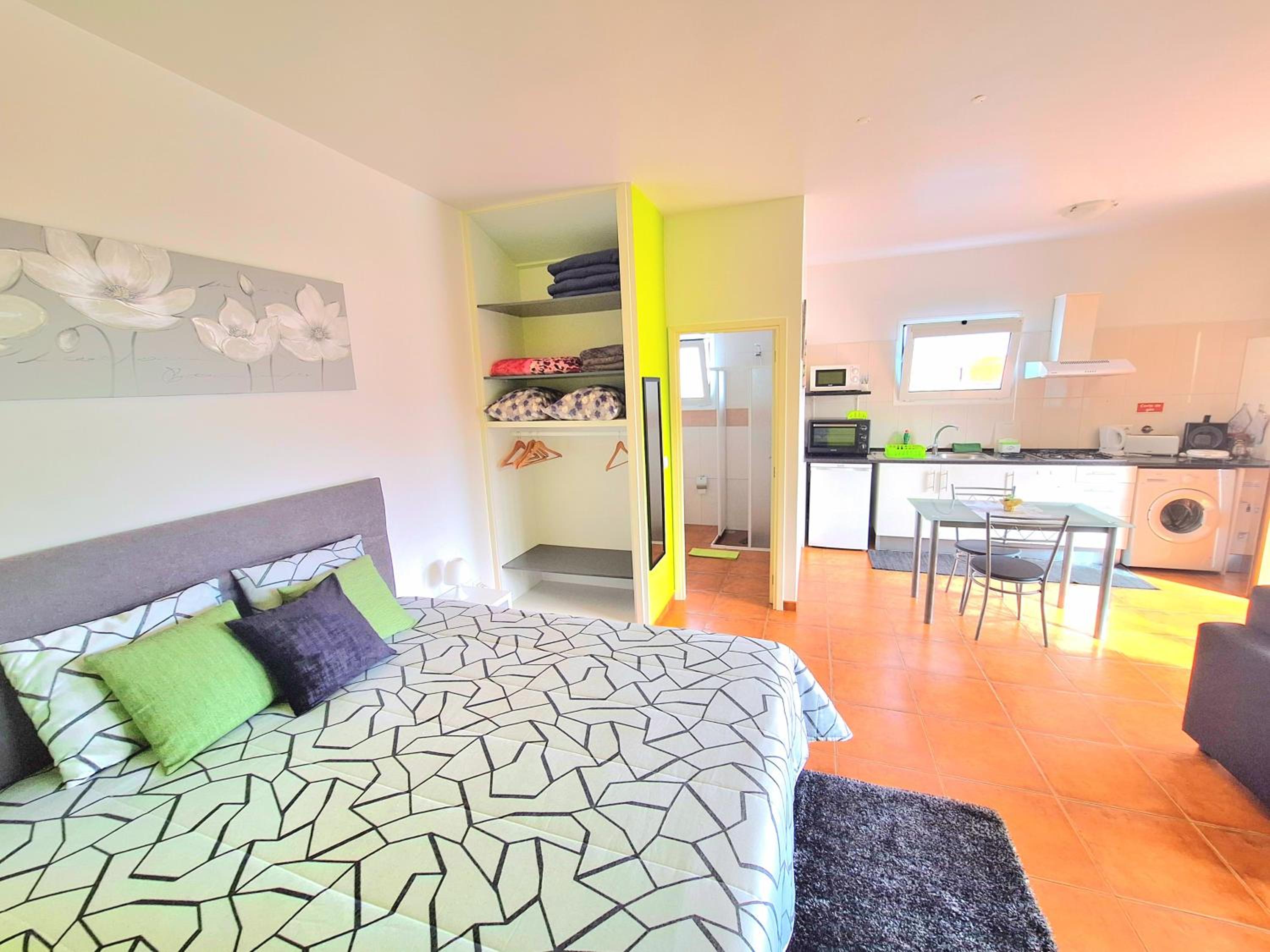Studio Apartment - Photo 12