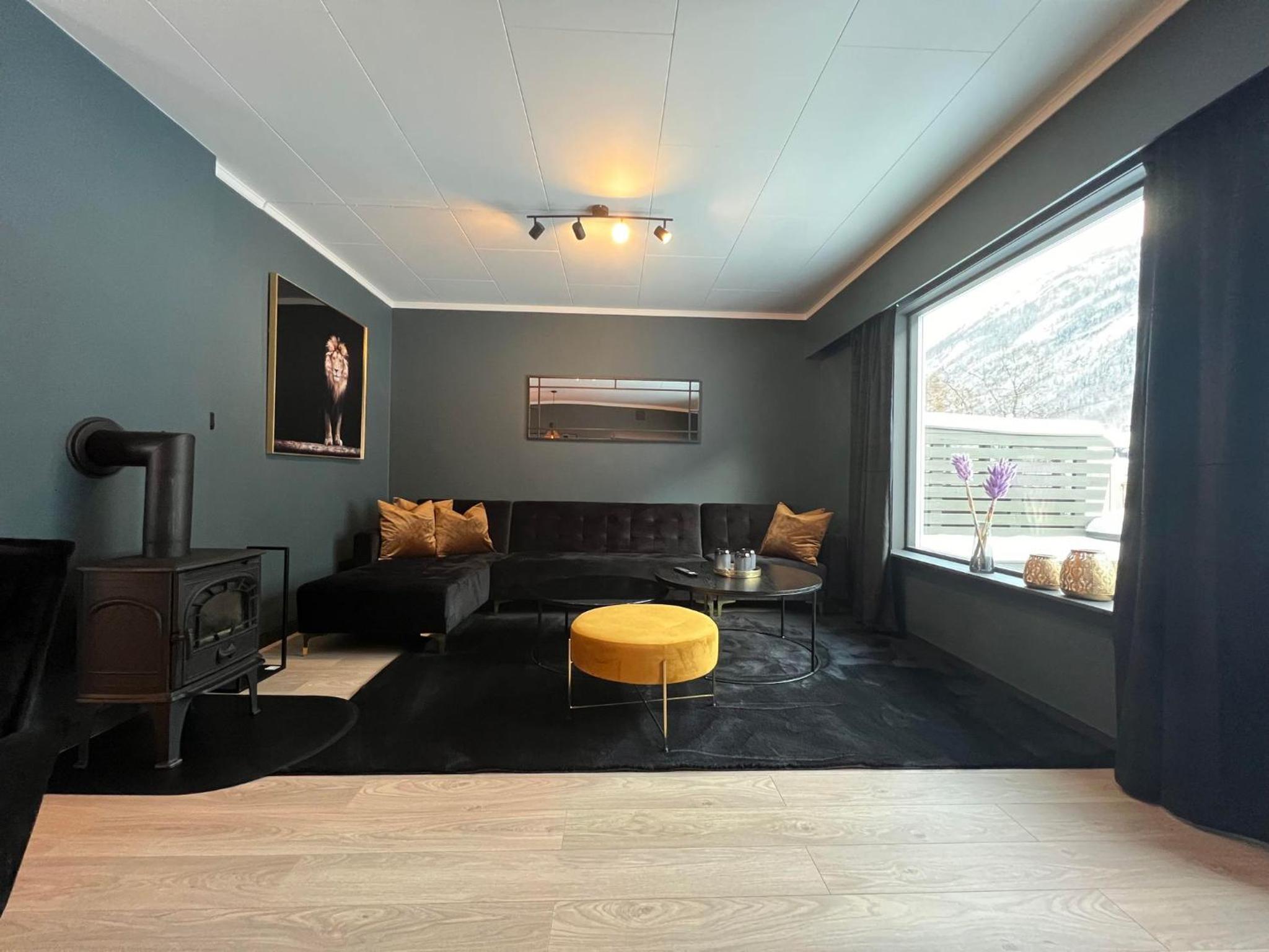 Three-Bedroom Villa - Photo 2