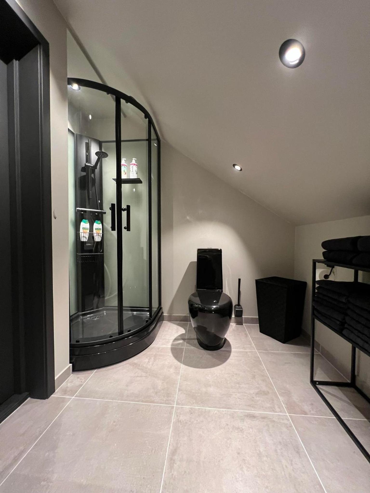 Three-Bedroom Villa - Photo 4