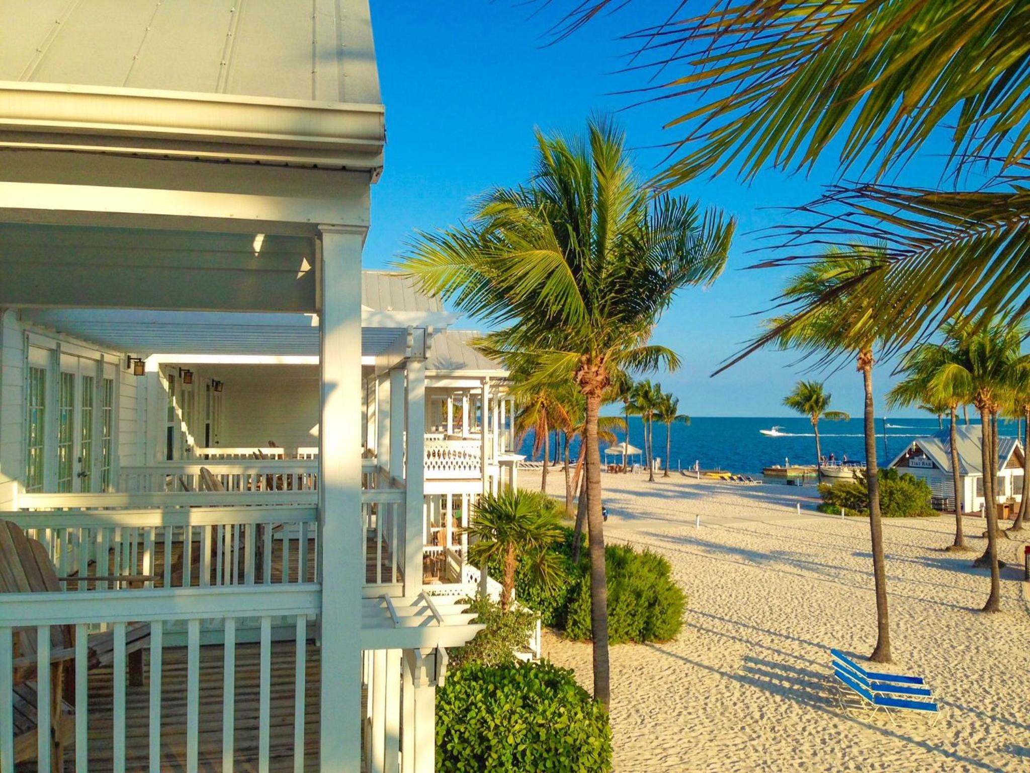 Three Bedroom Beachfront Villa - Sea View