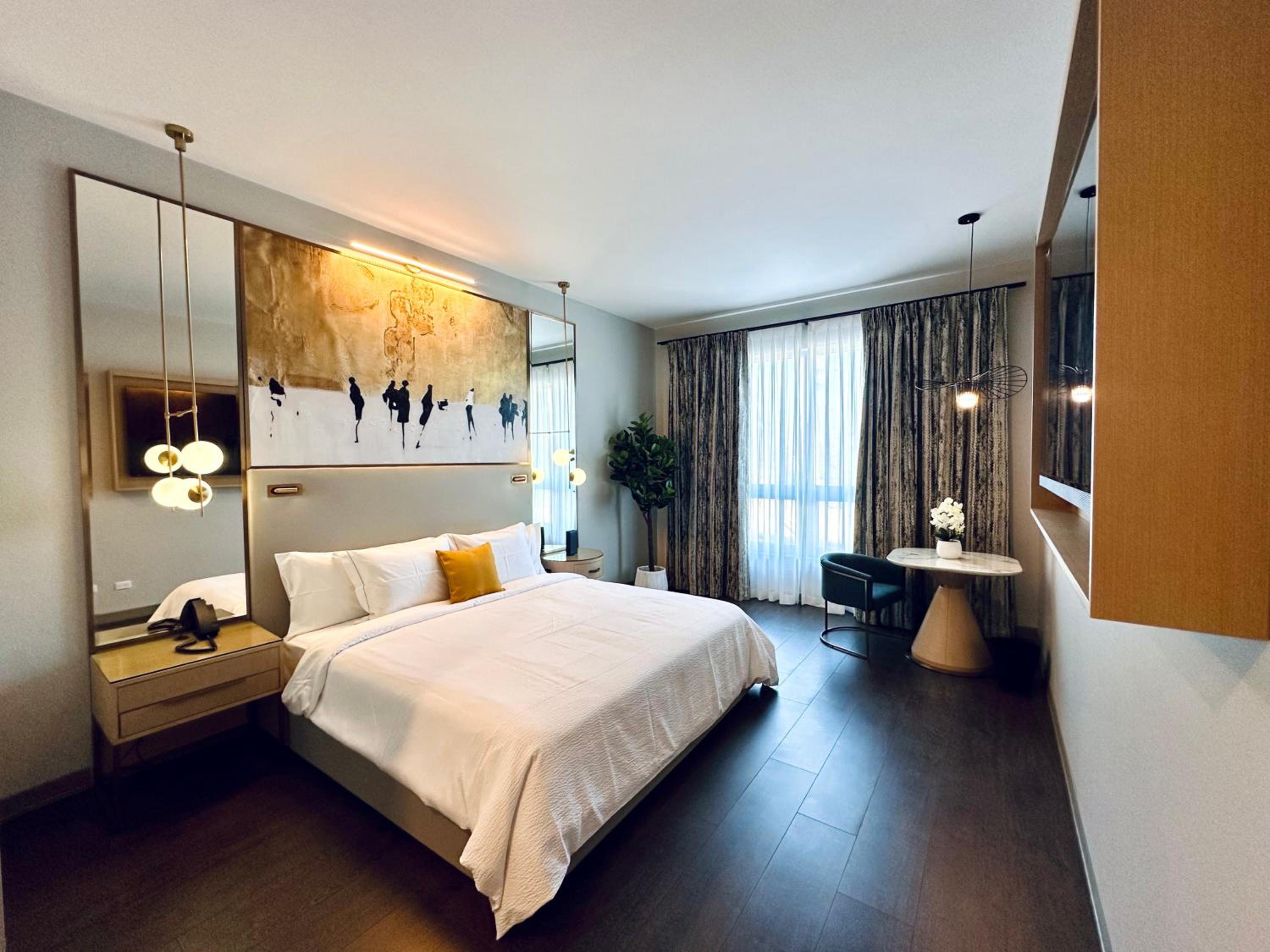 King Room with Roll-In Shower - Disability Access