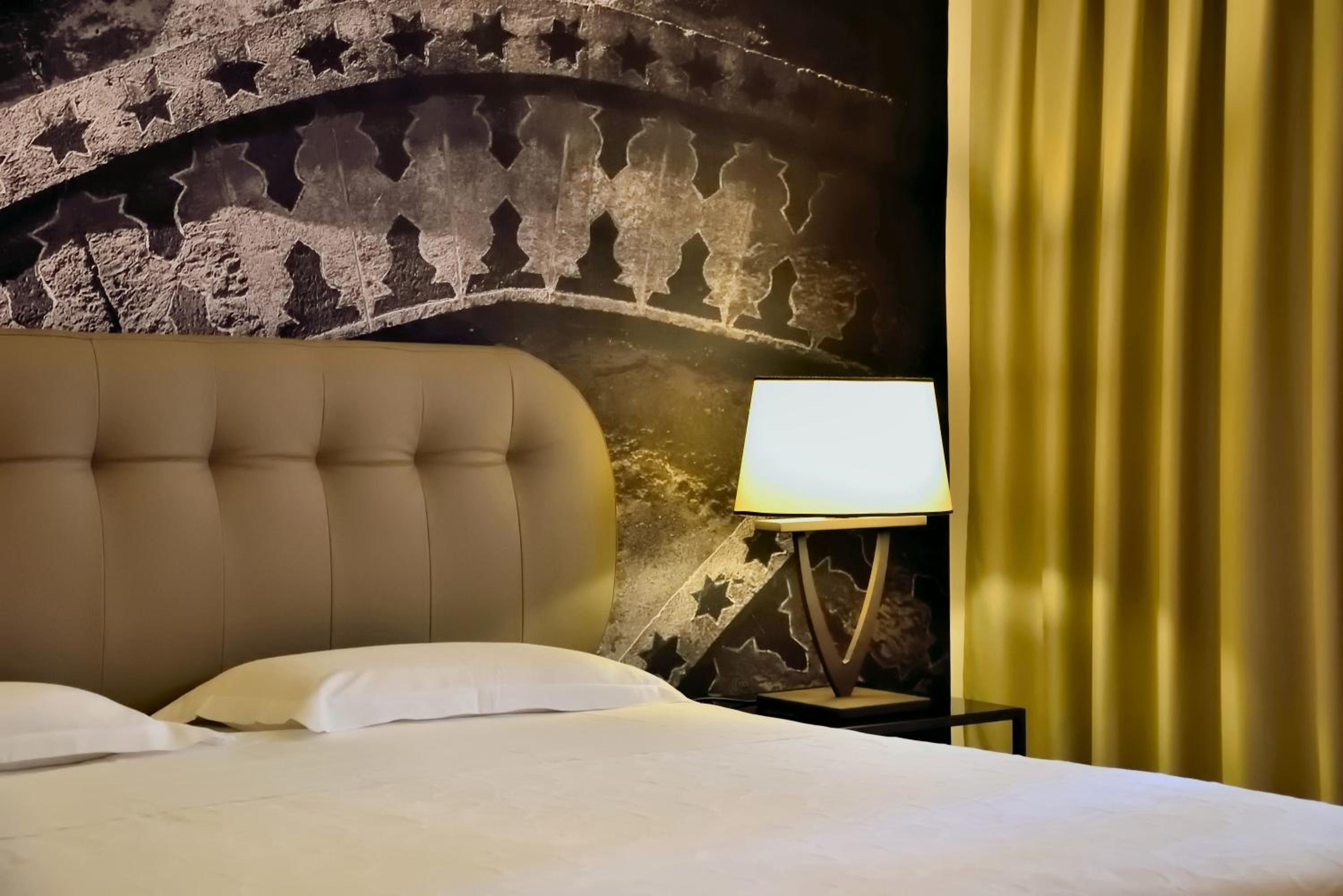 Executive Double Room thumbnail 6