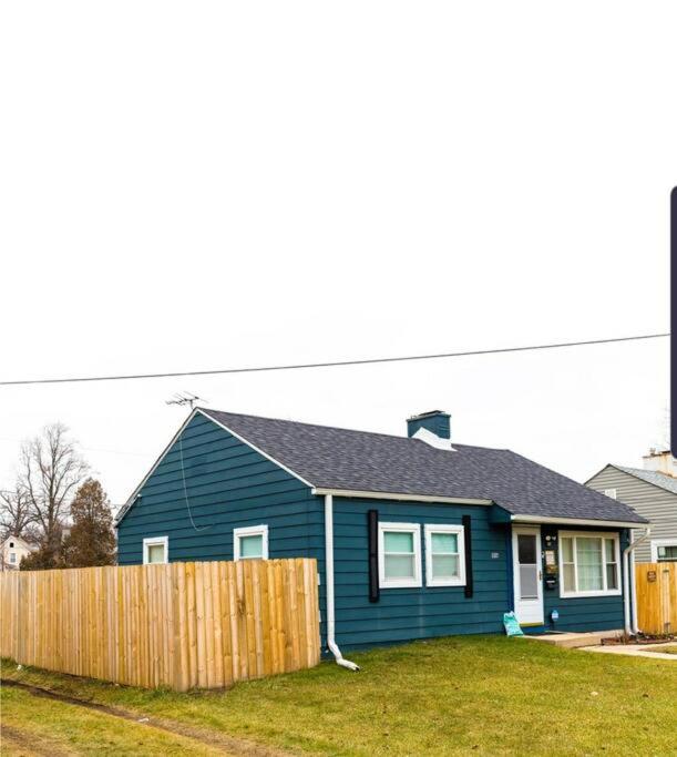 Two-Bedroom House photo 2