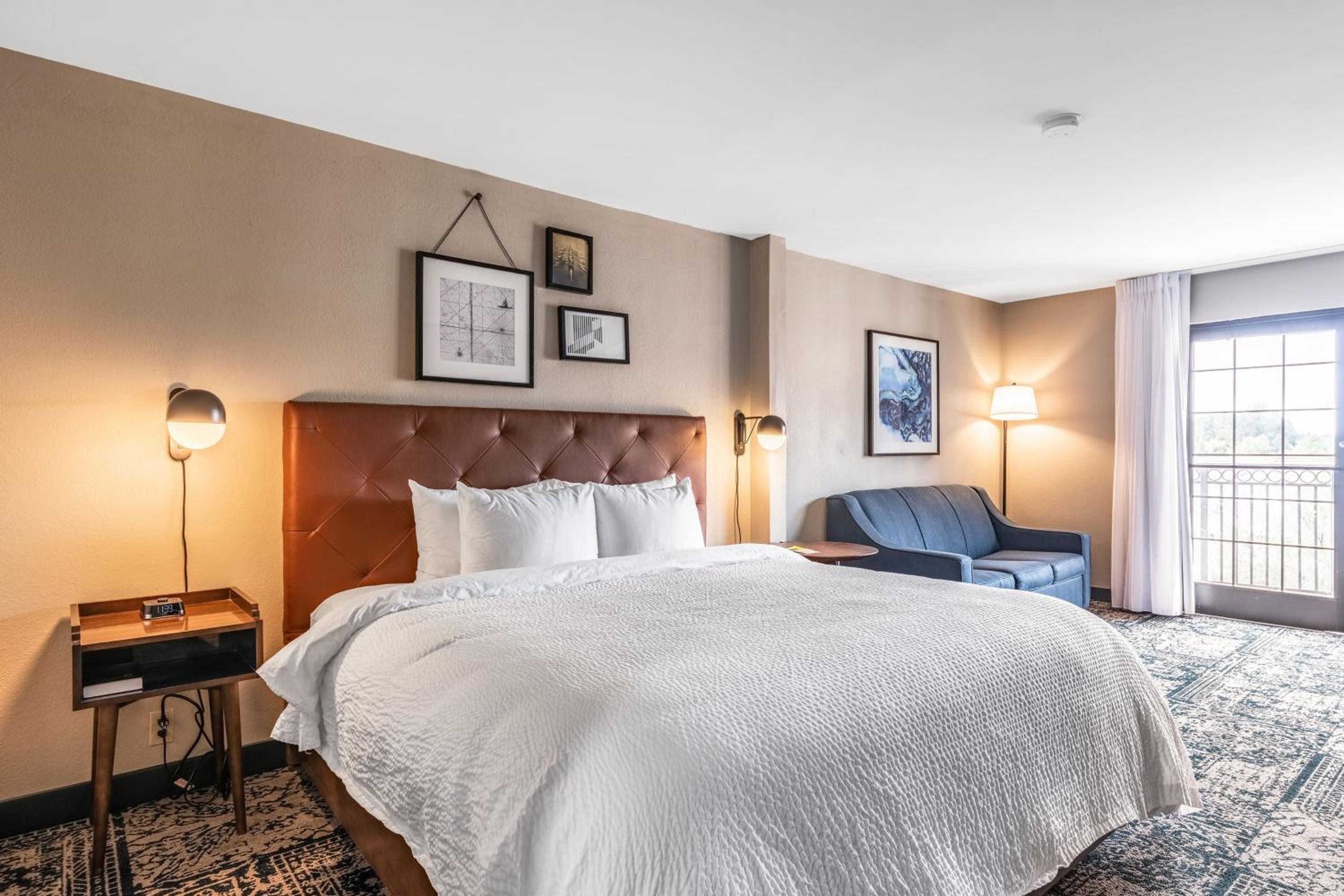 Larger Guest room, 1 King, Sofa bed, Balcony - Photo 1