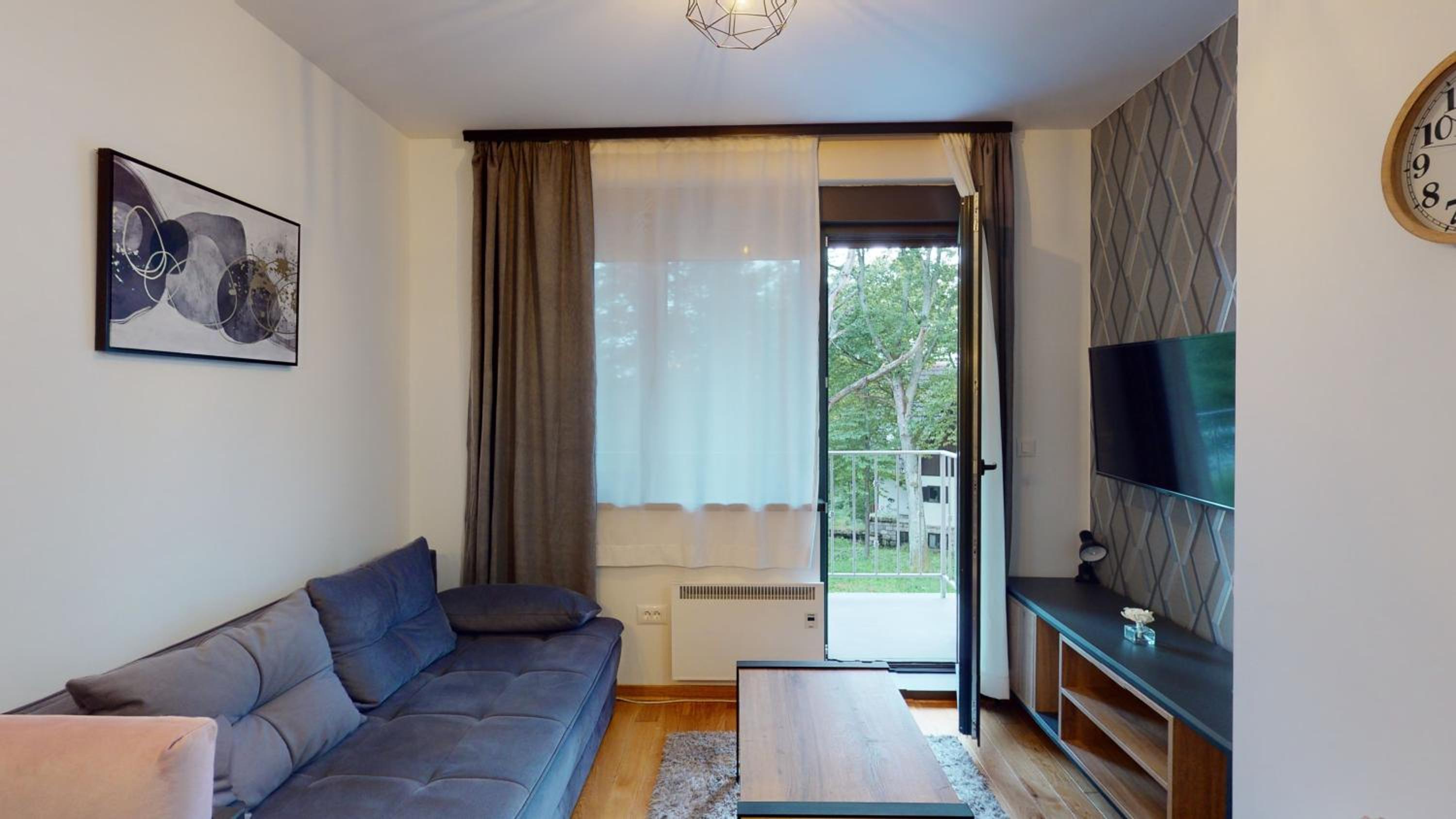 One-Bedroom Apartment photo 1