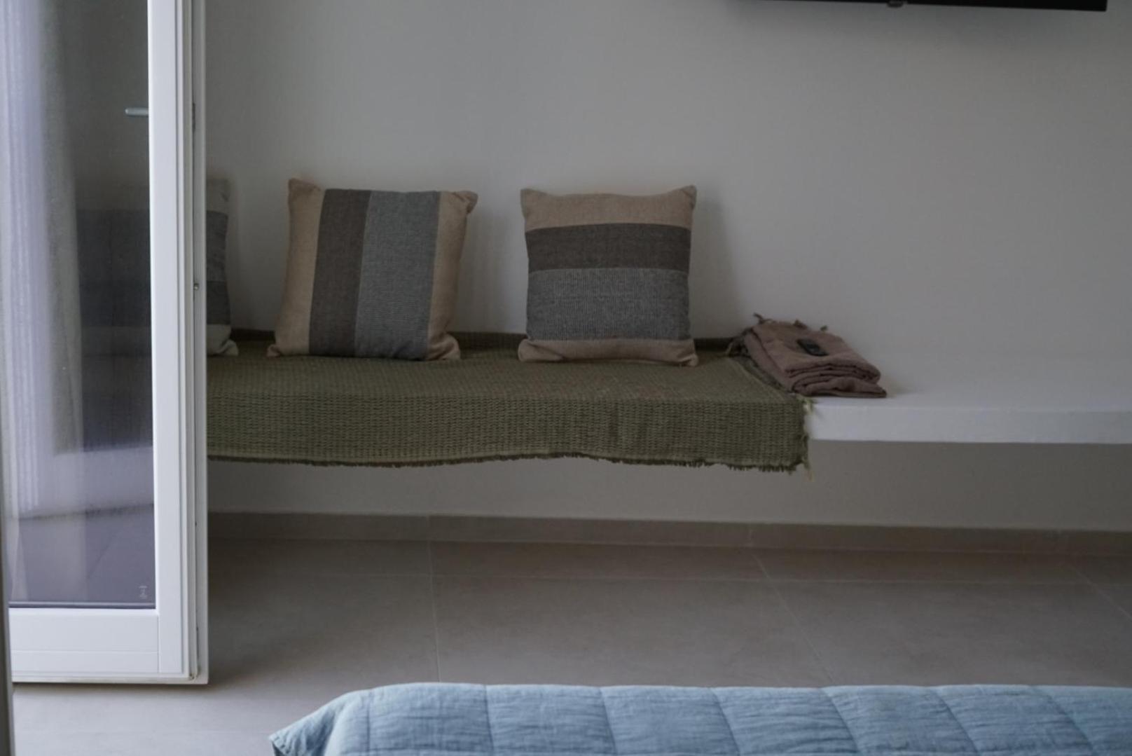 One-Bedroom Apartment with Sea View photo 1