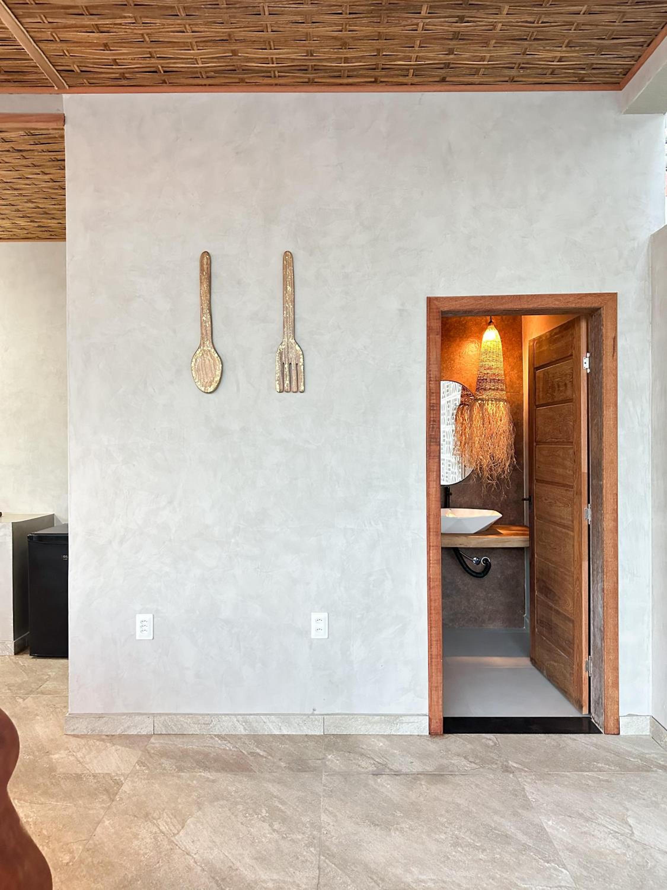 Queen Suite with Pool View photo 2