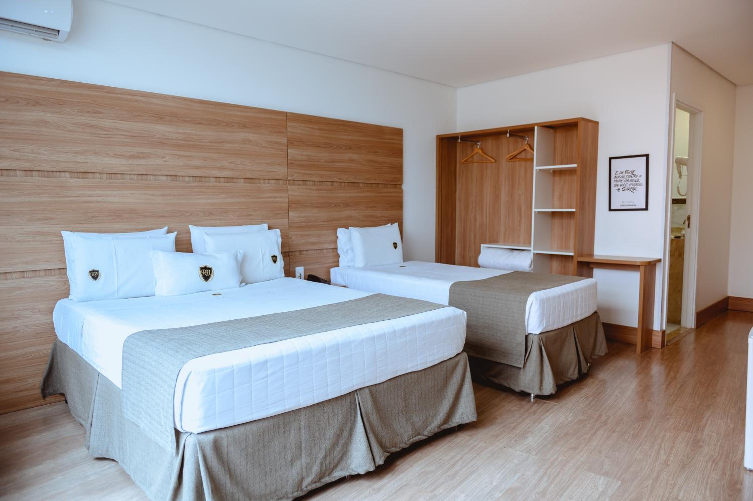 Quarto Familia (1 cama casal e 1 cama solteiro) photo 1