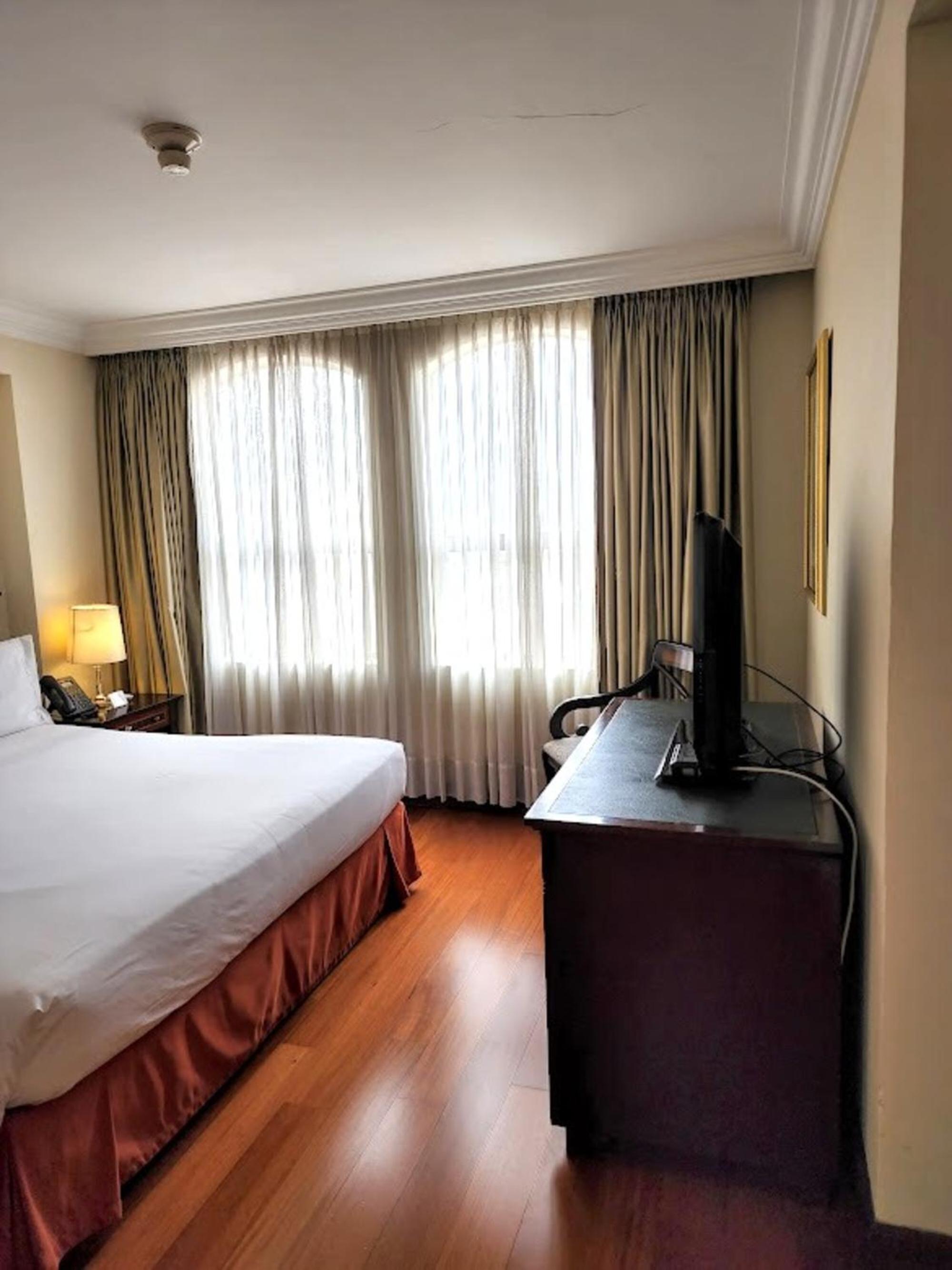 Deluxe Junior Suite - Photo 6