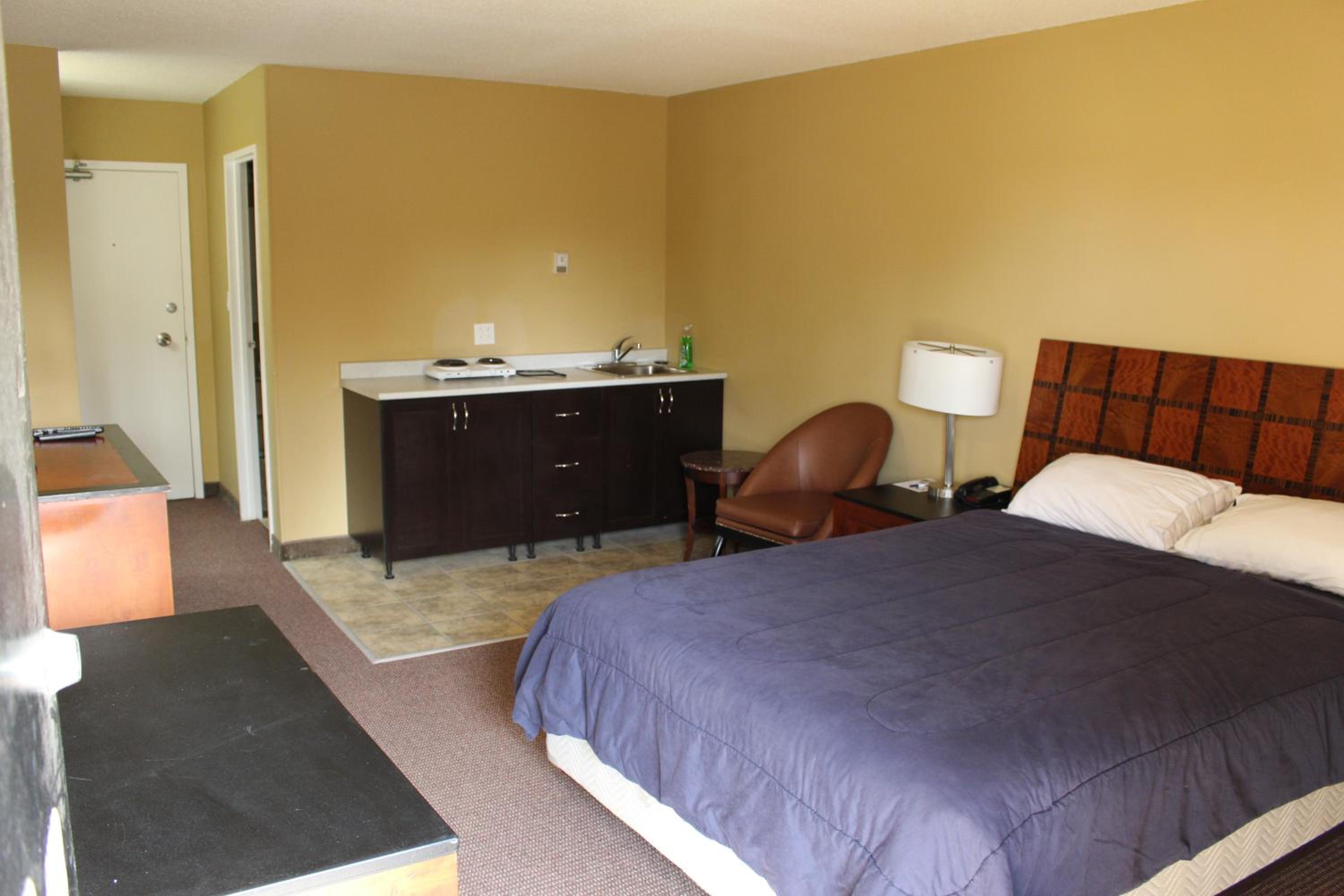 Queen Room - Disability Access - Non-Smoking photo 1