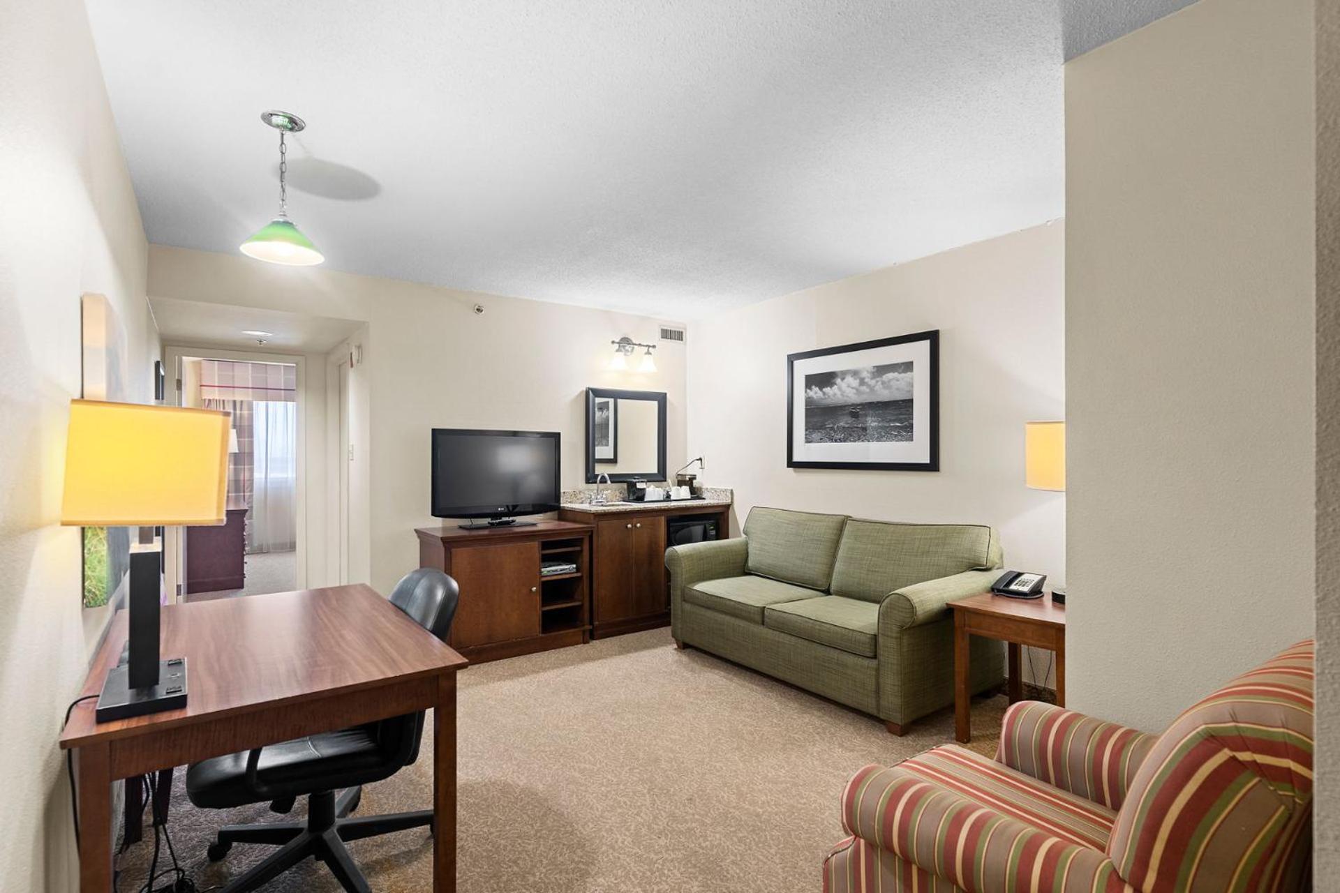 Queen Suite - Photo 1