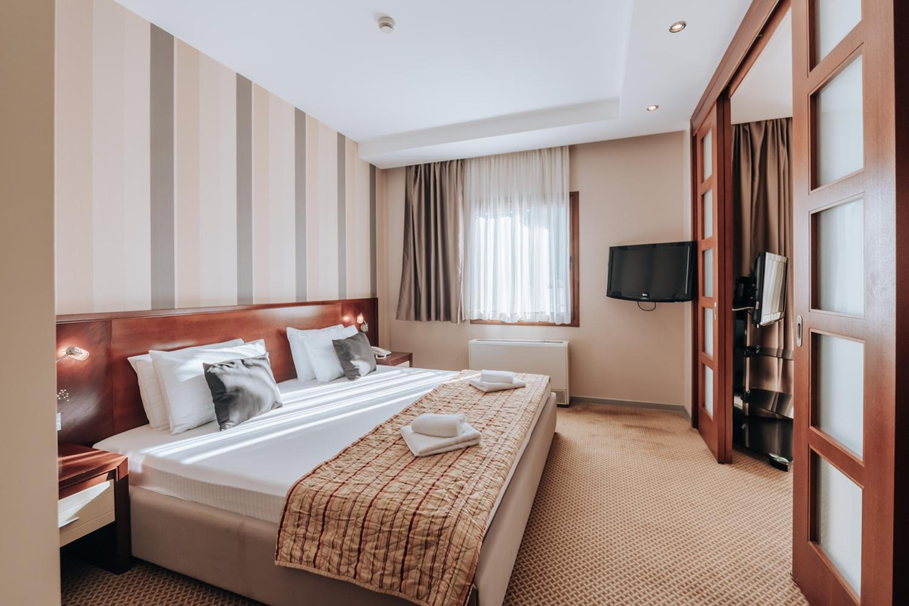 Comfort One Bedroom Apartment with Balcony photo 1