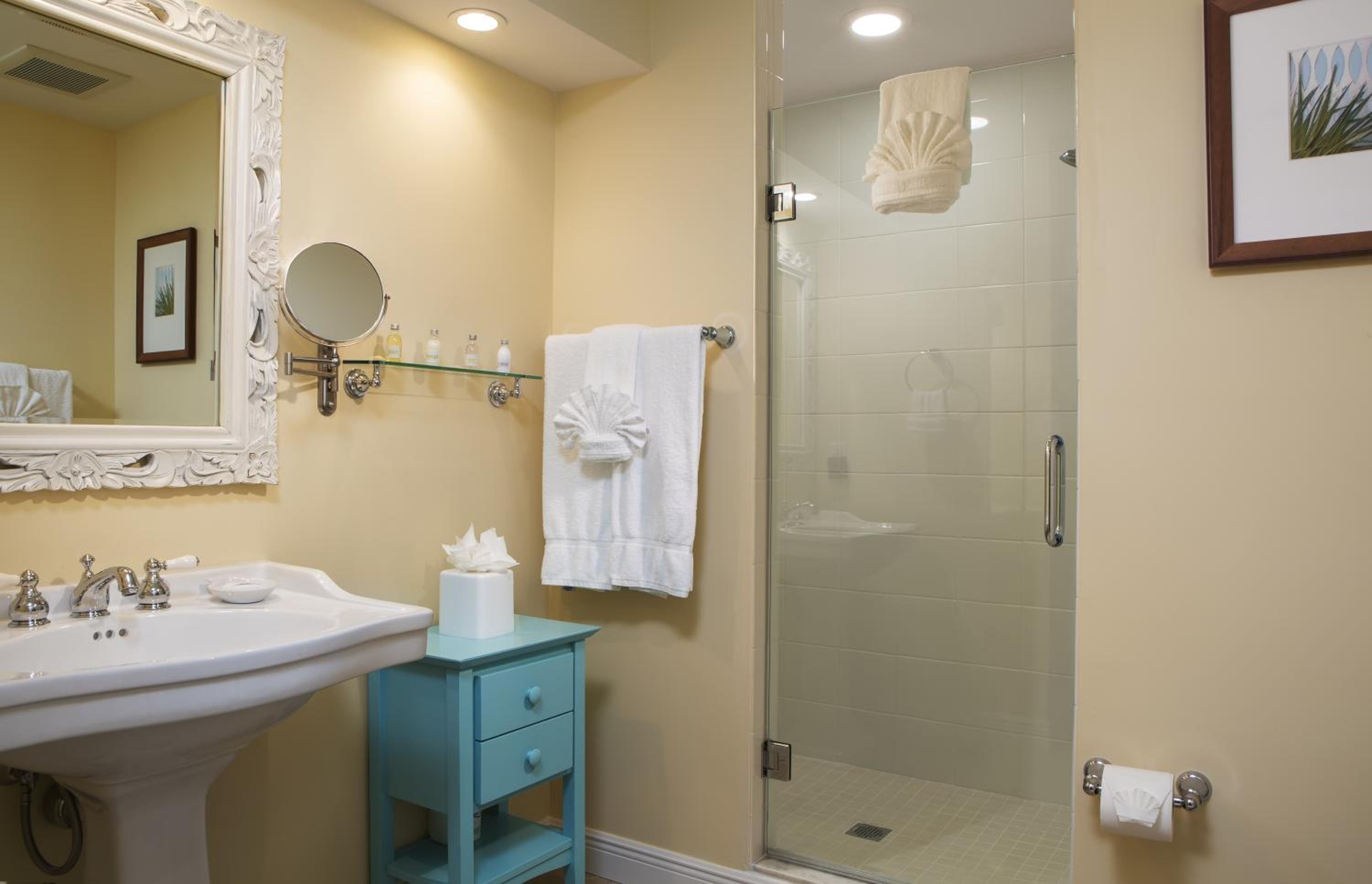 Tropical Garden Double Queen Guestroom  - Photo 4