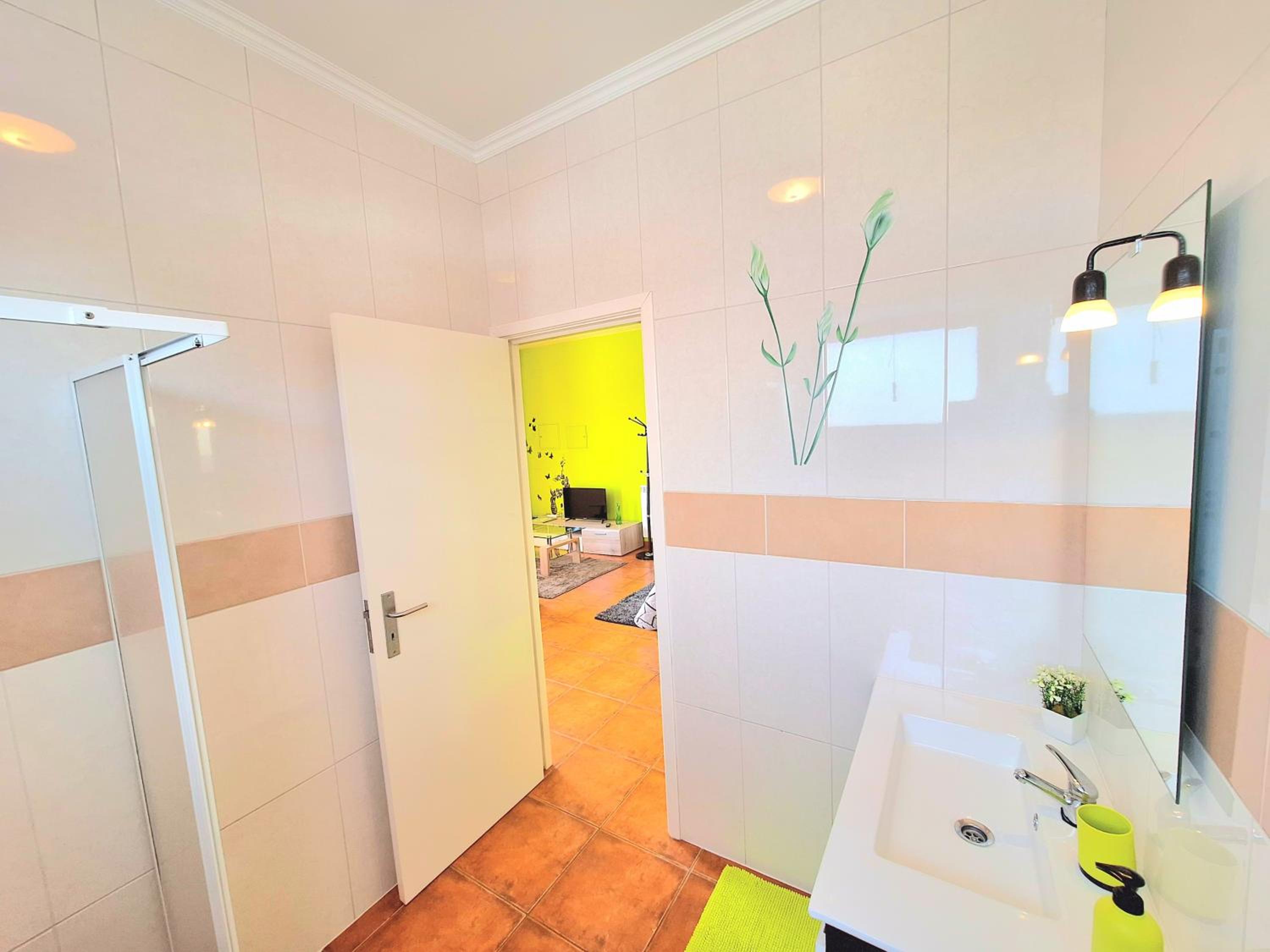 Studio Apartment - Photo 24