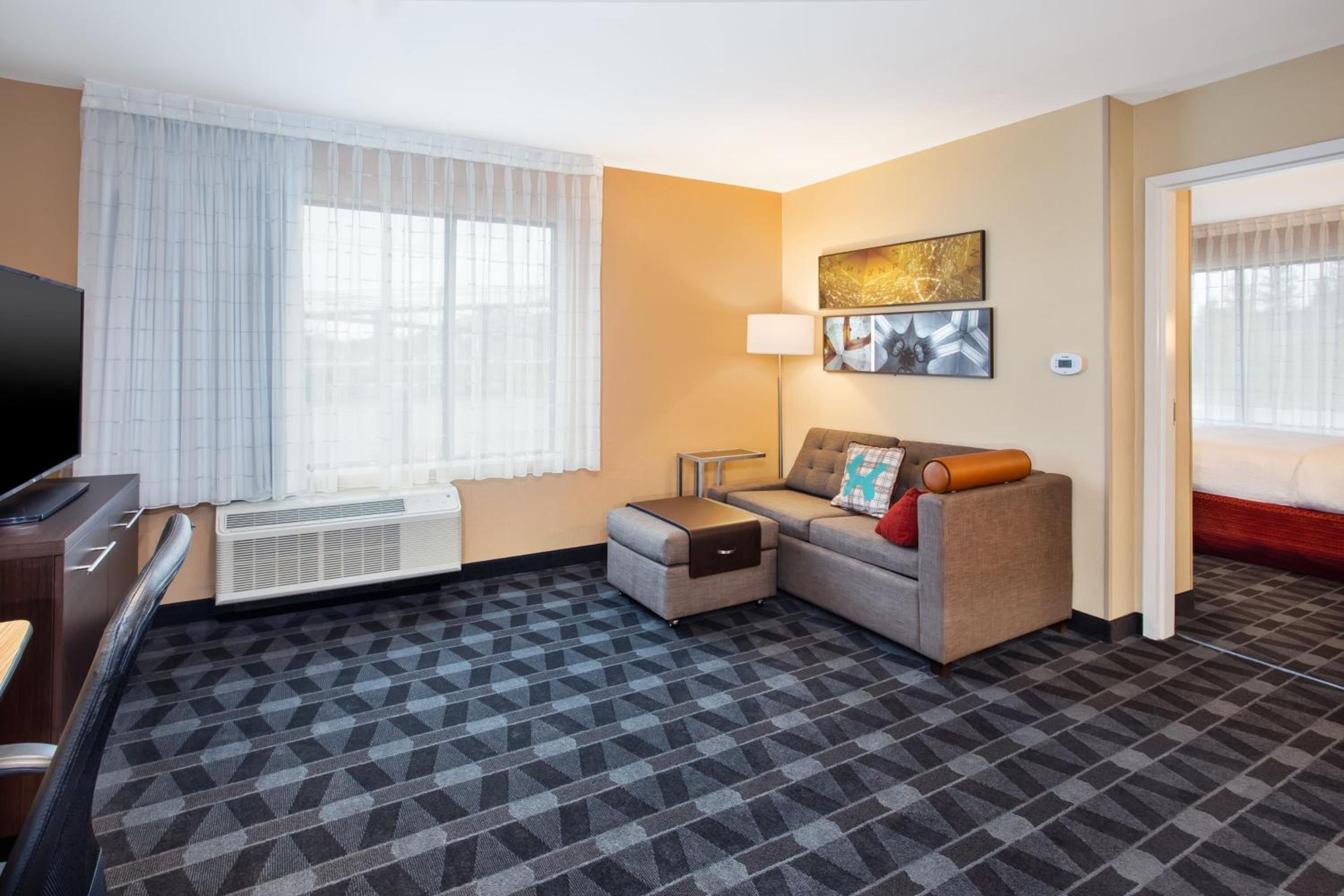 1 Bedroom Suite, 1 Queen, Sofa bed - Photo 4