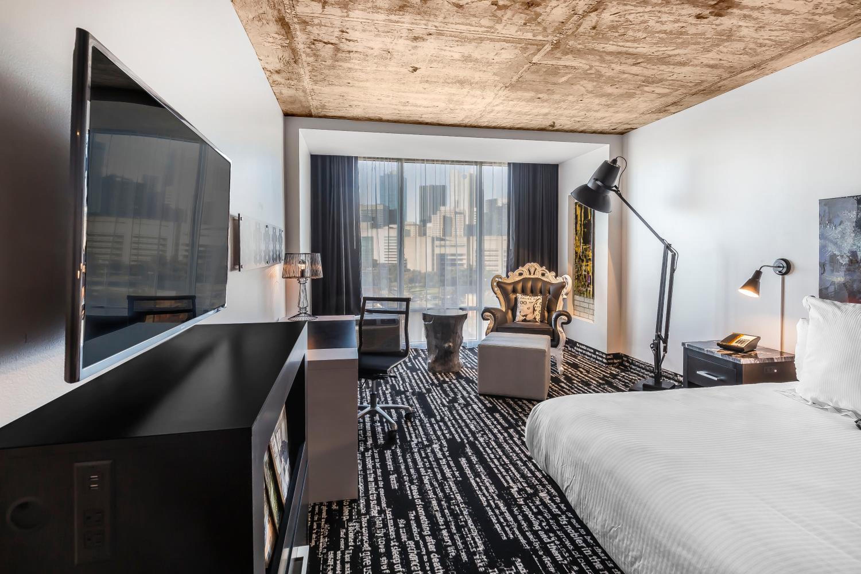 King Room - Hearing Access - Photo 1