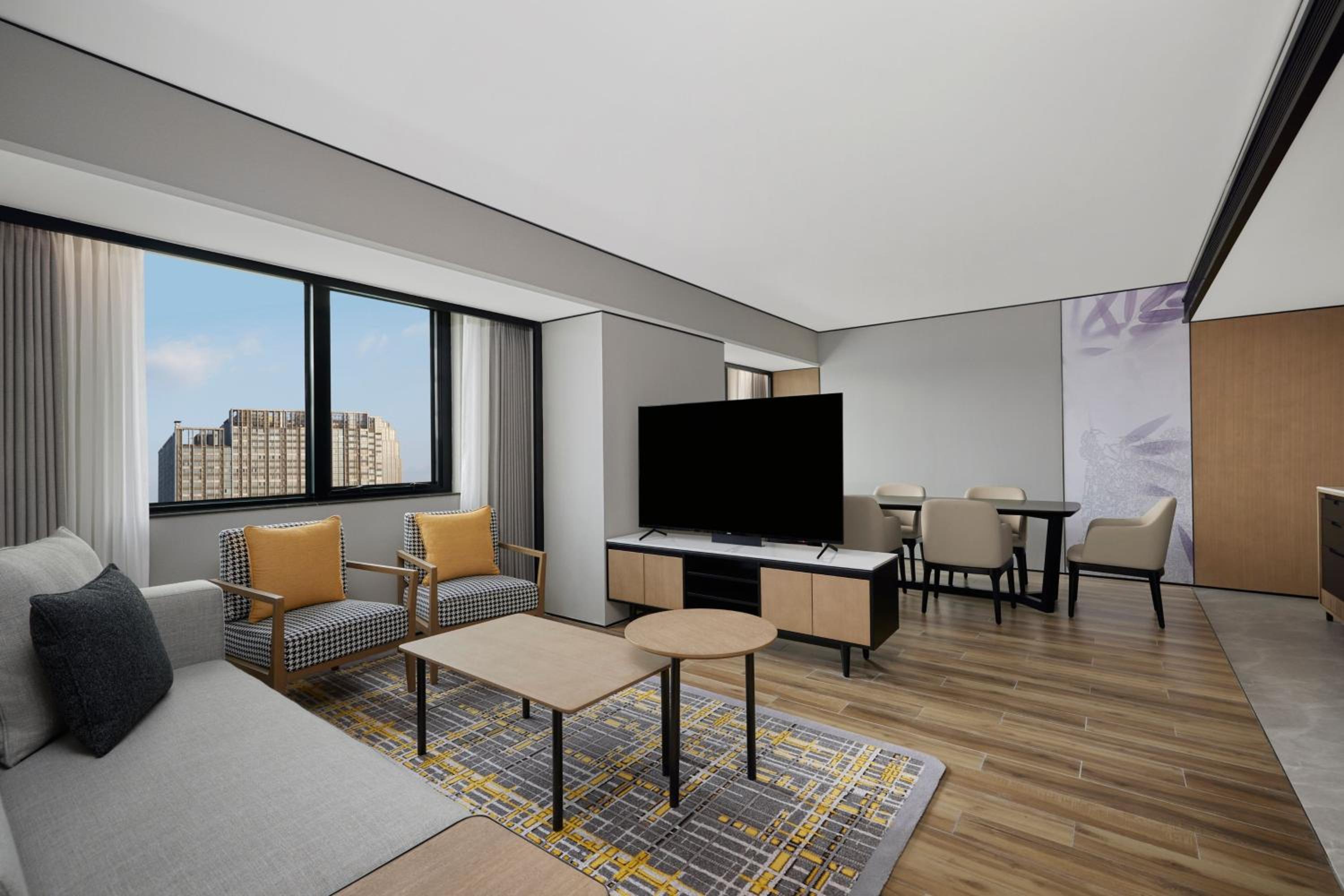 Ambassador Suite, 1 Bedroom Larger Suite, 1 King, City view thumbnail 5