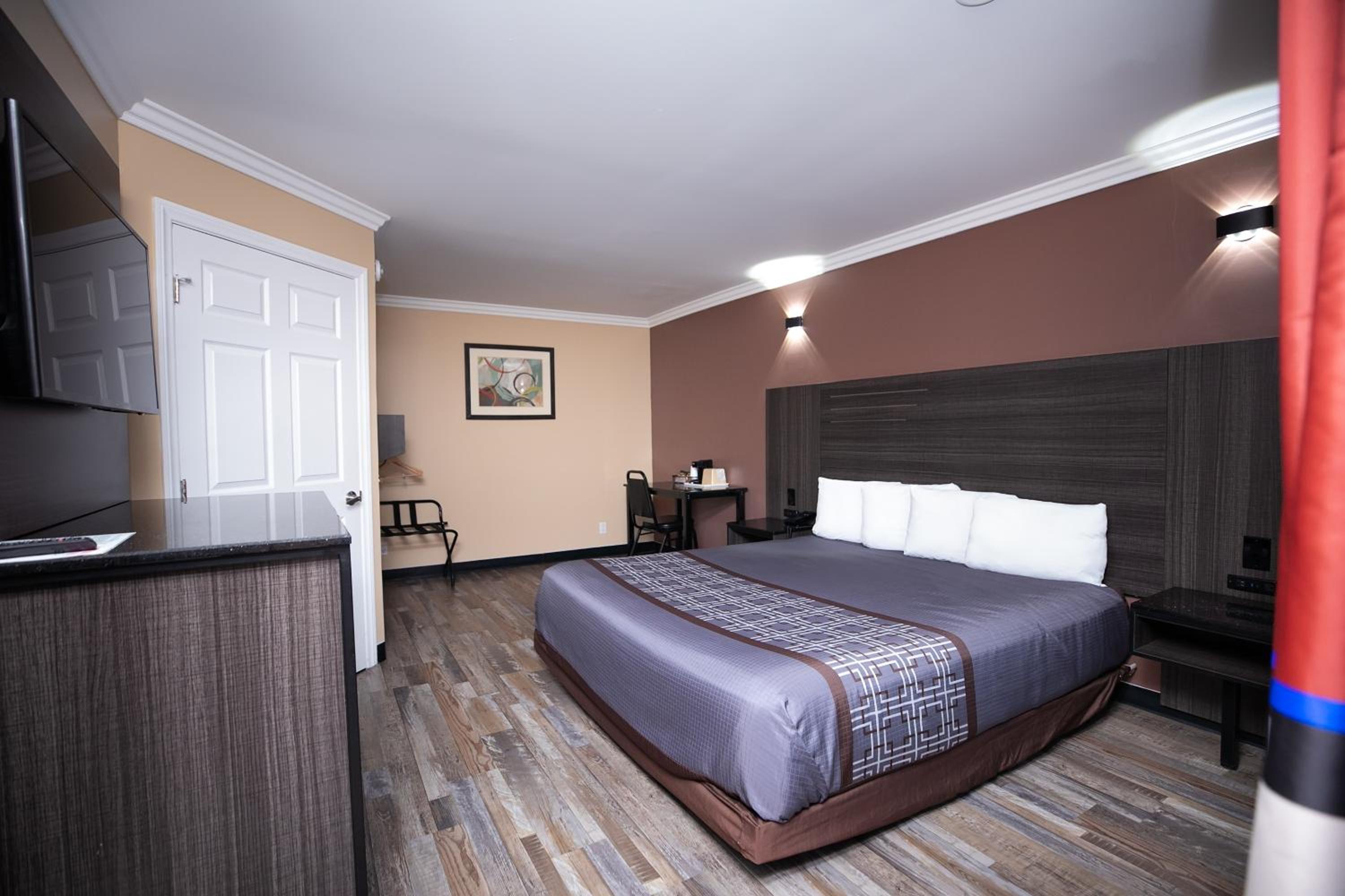 King Room - Accessible/Non-Smoking