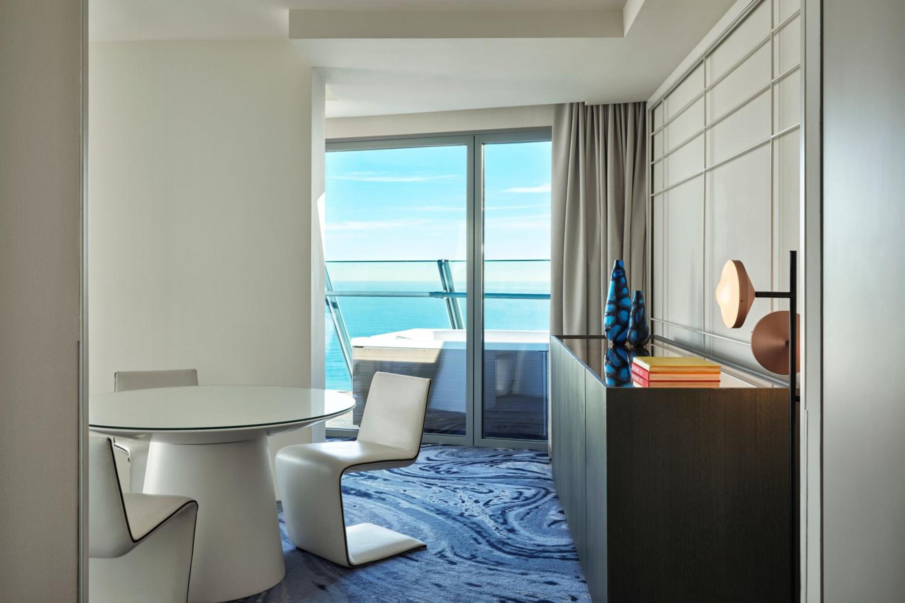 Marvelous, Suite, 1 King, Seafront, Balcony