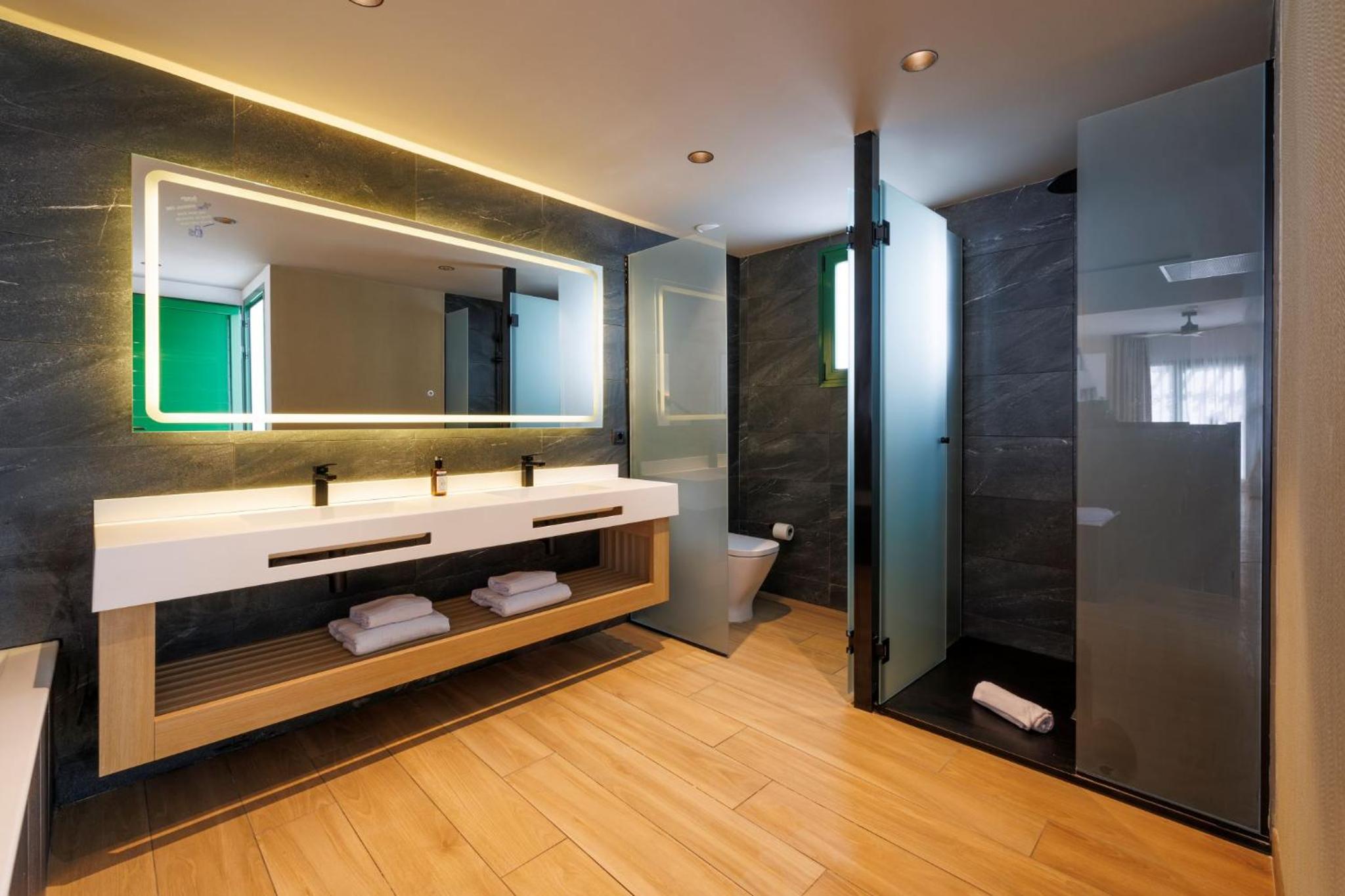 Suite Junior con vista a la piscina