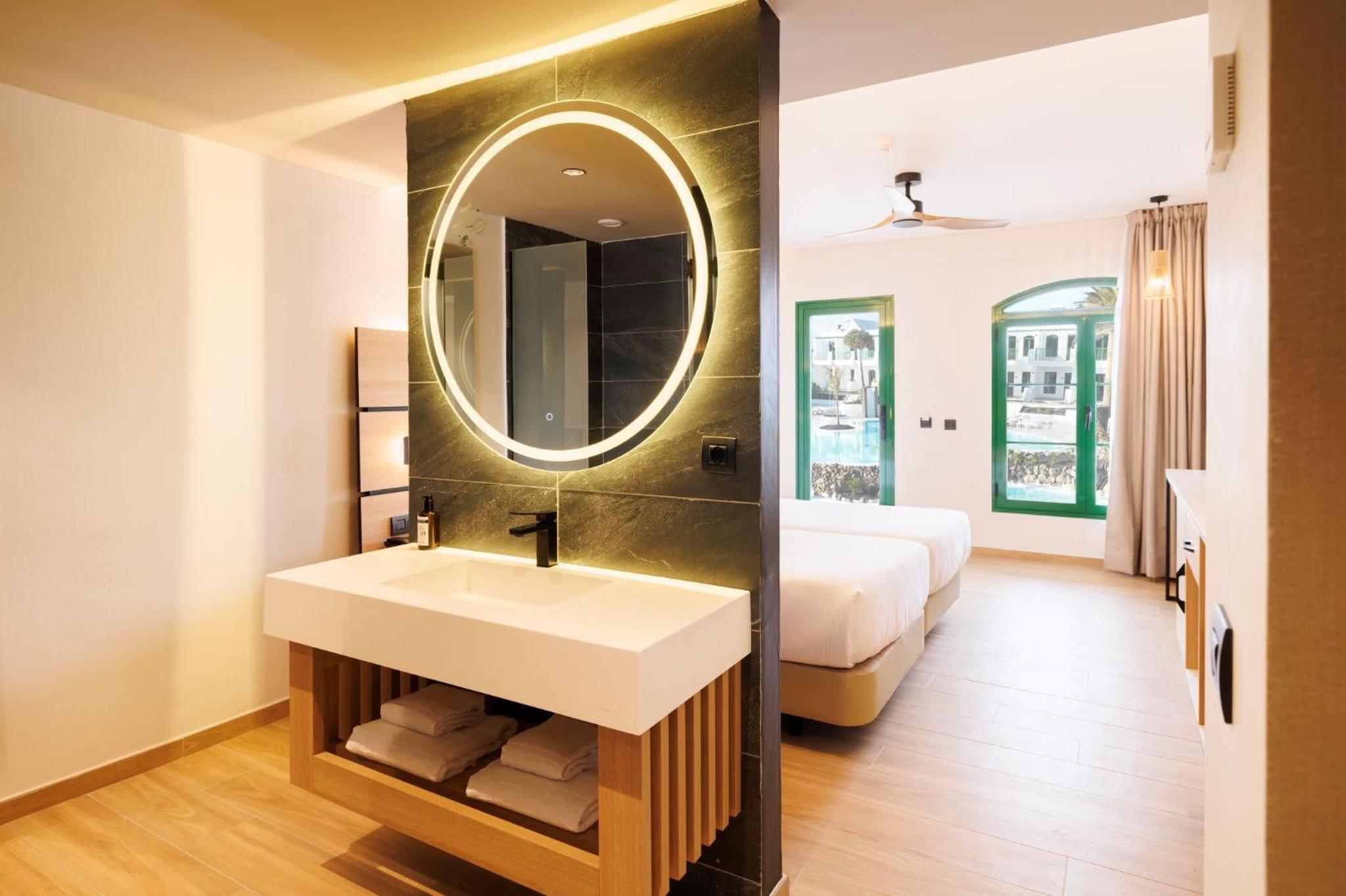 Habitación Doble con Vista a la Piscina