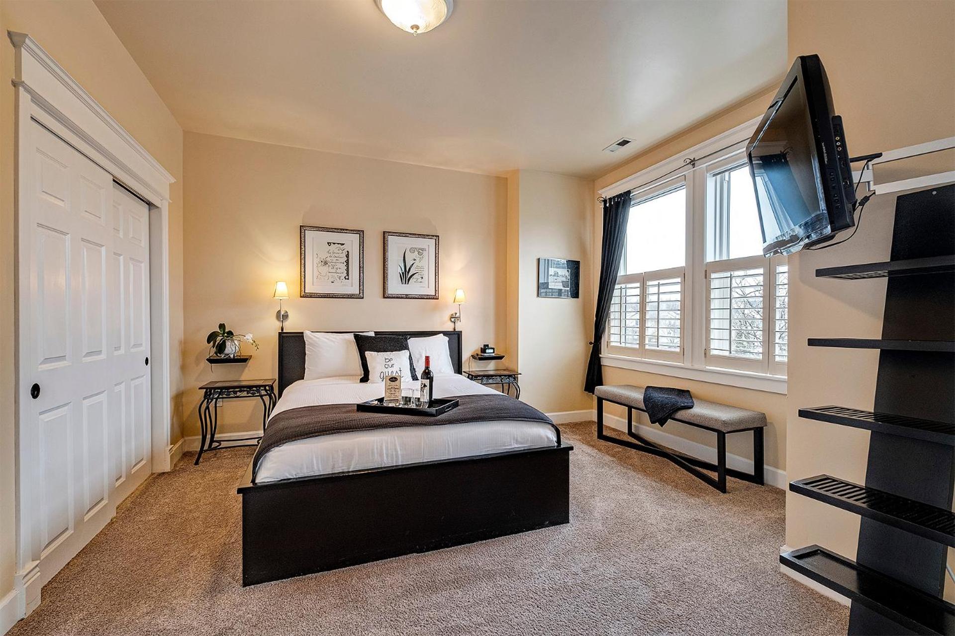 Queen Room photo 1