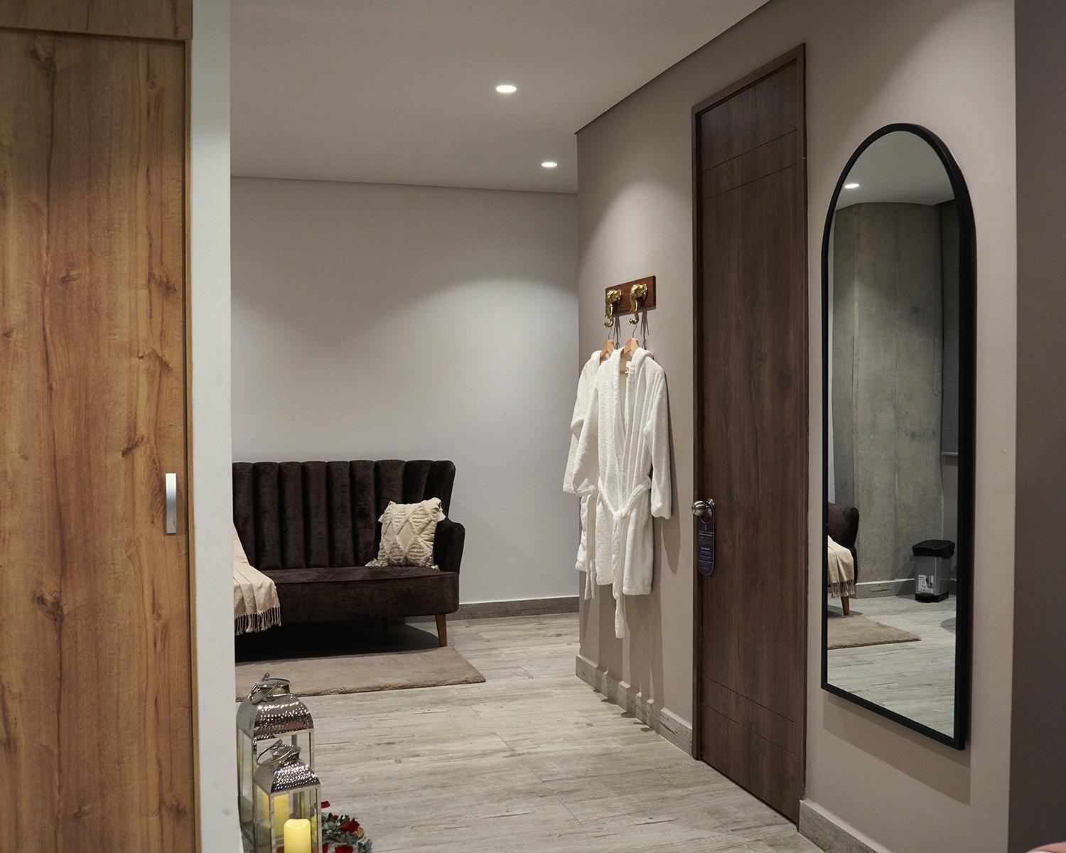Suite with Hot Tub - Photo 13