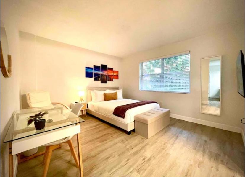 One-Bedroom Apartment photo 1