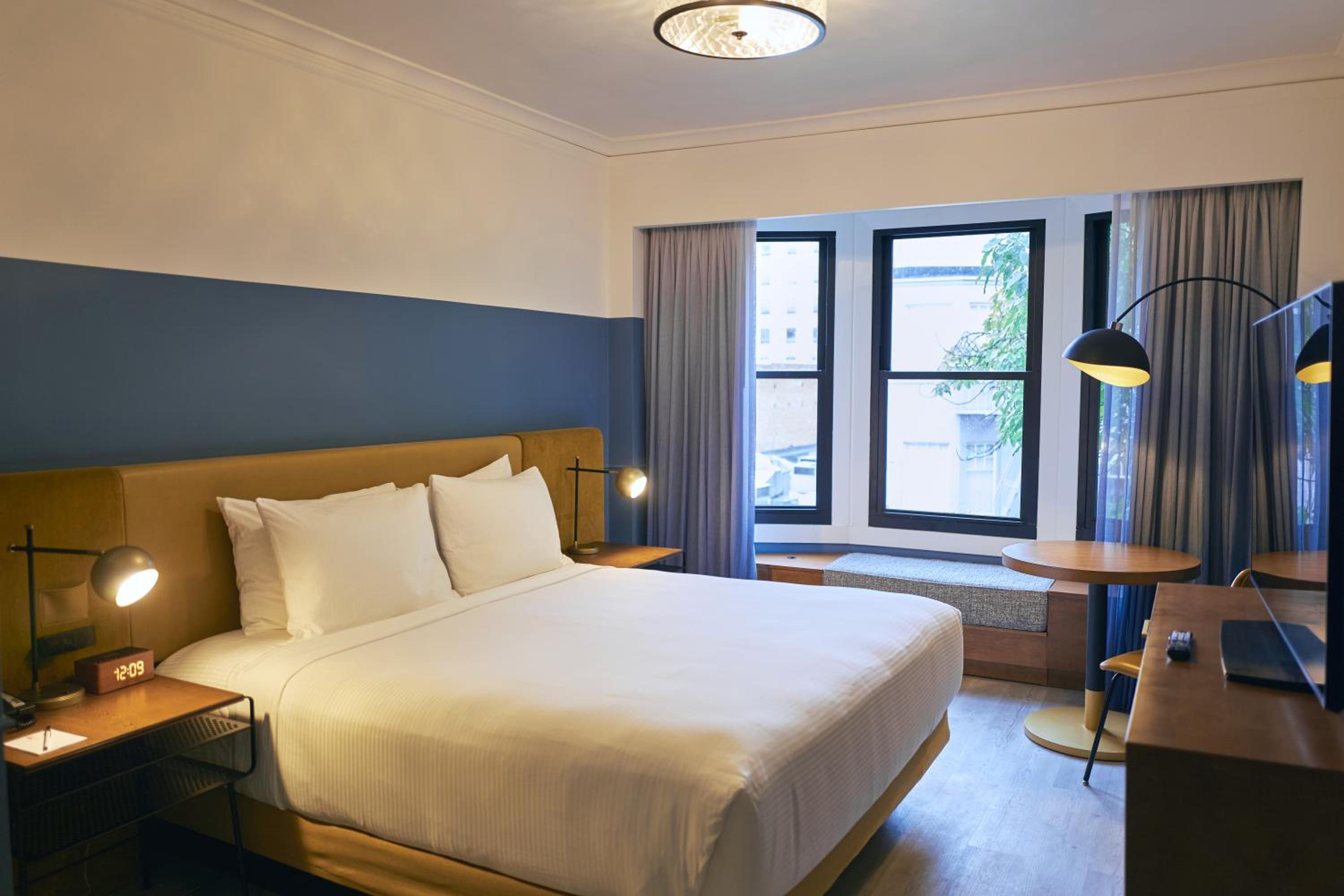Executive King Room - Photo 3