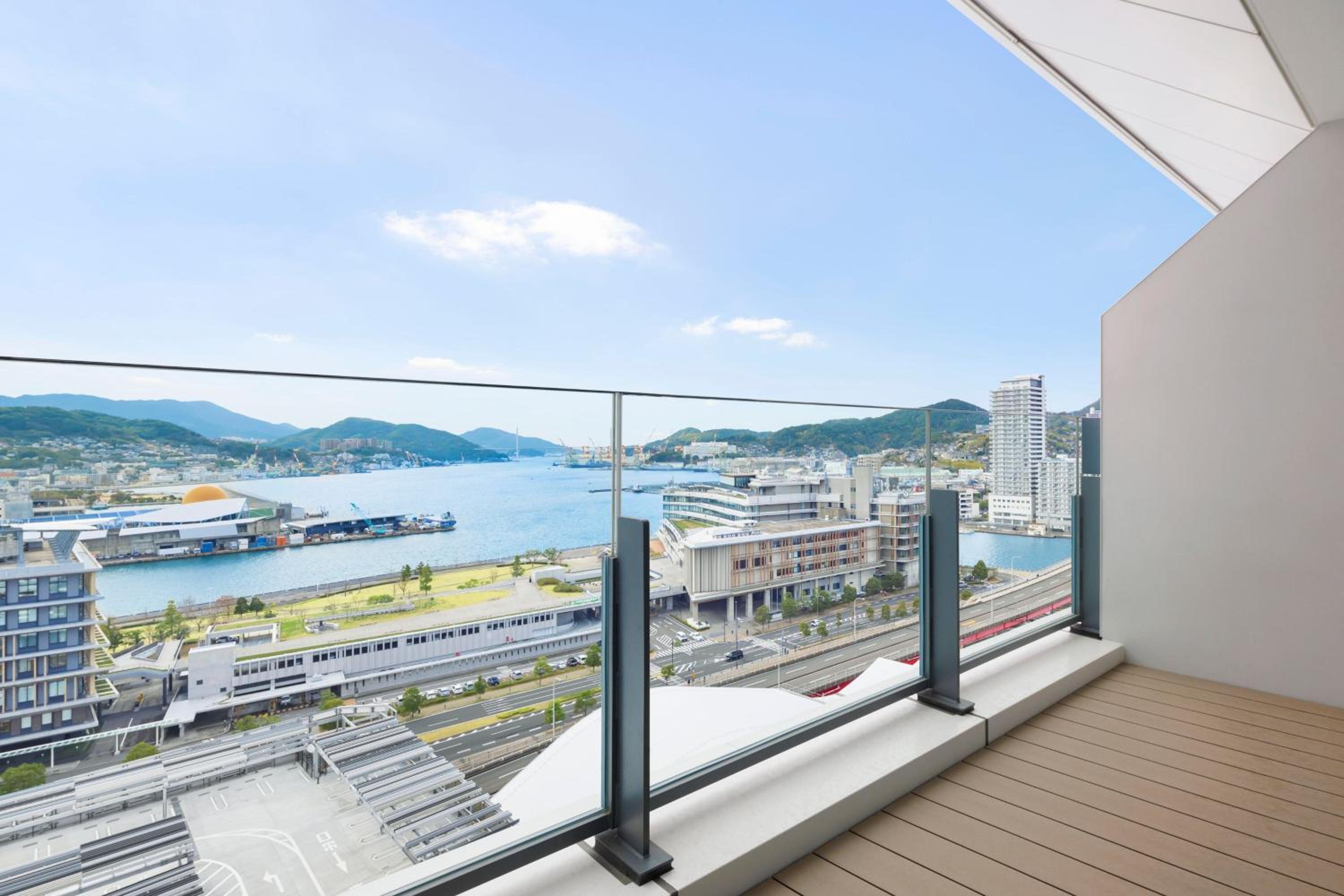 Premium Double Room with Two Double Beds and Harbor View - Photo 2