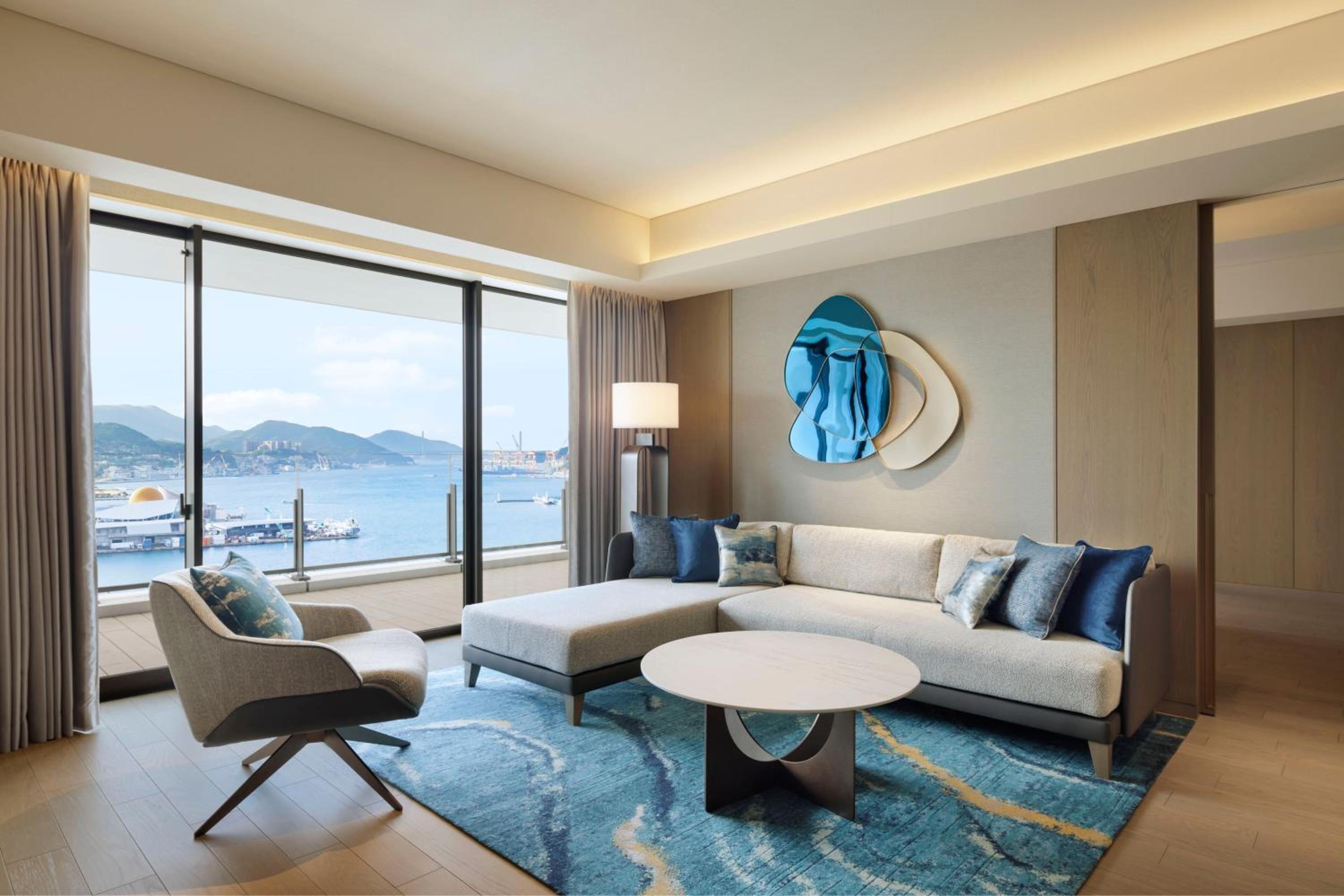 One-Bedroom Suite with Harbor View - Club Lounge Access - Photo 1