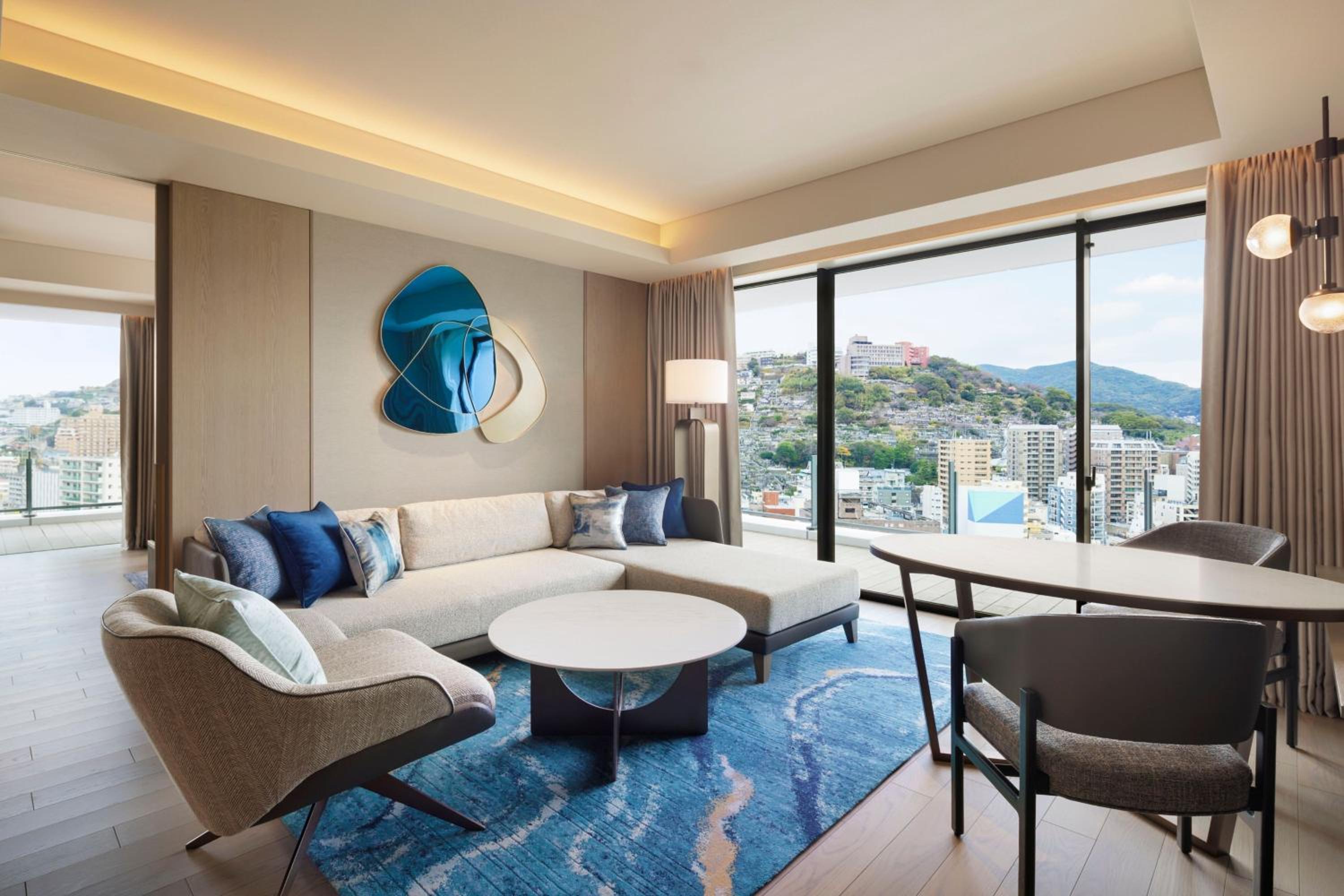 King Suite with Sofa Bed - Club Lounge Access