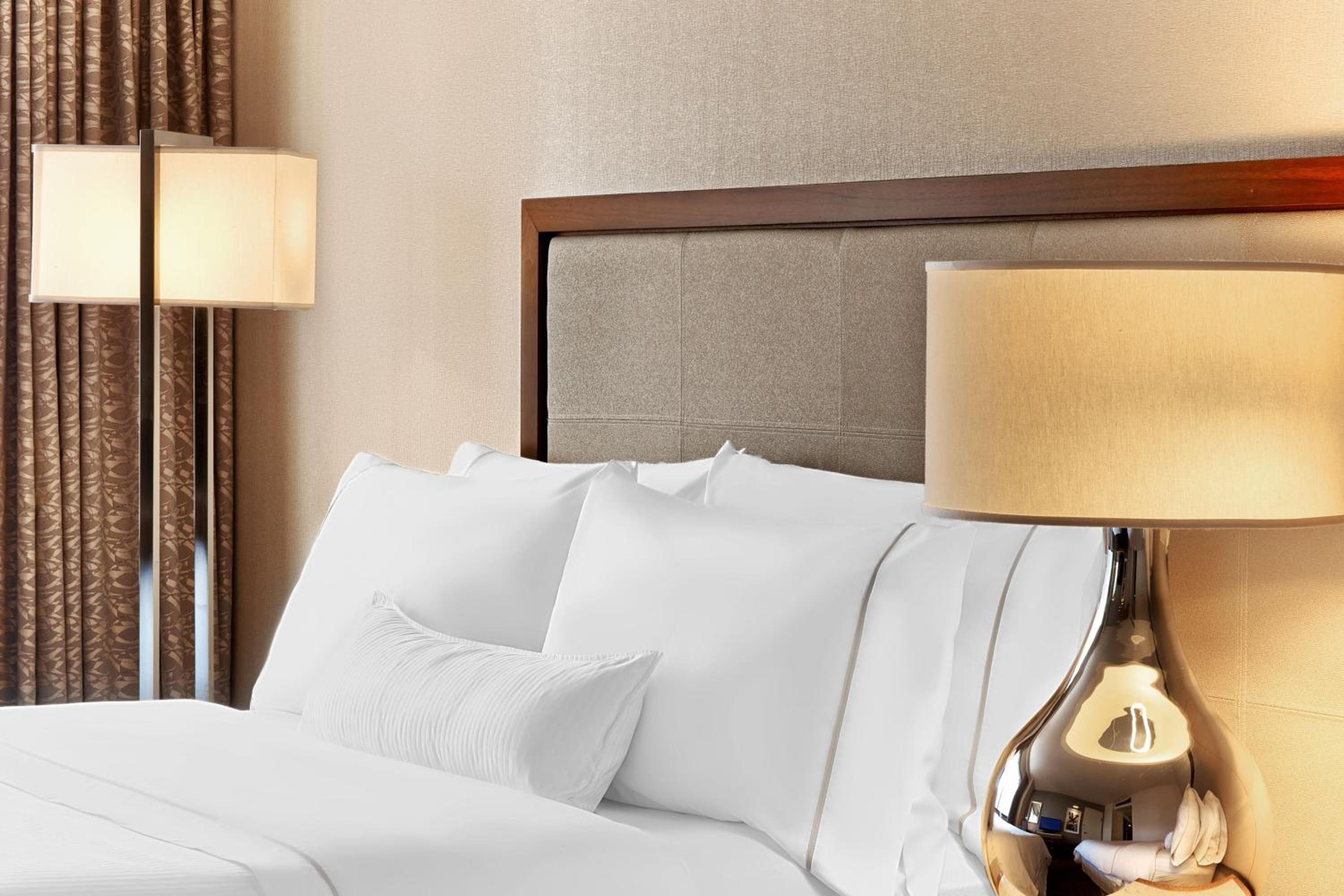 Deluxe Double, Guest room, 2 Double, City view, Mid floor