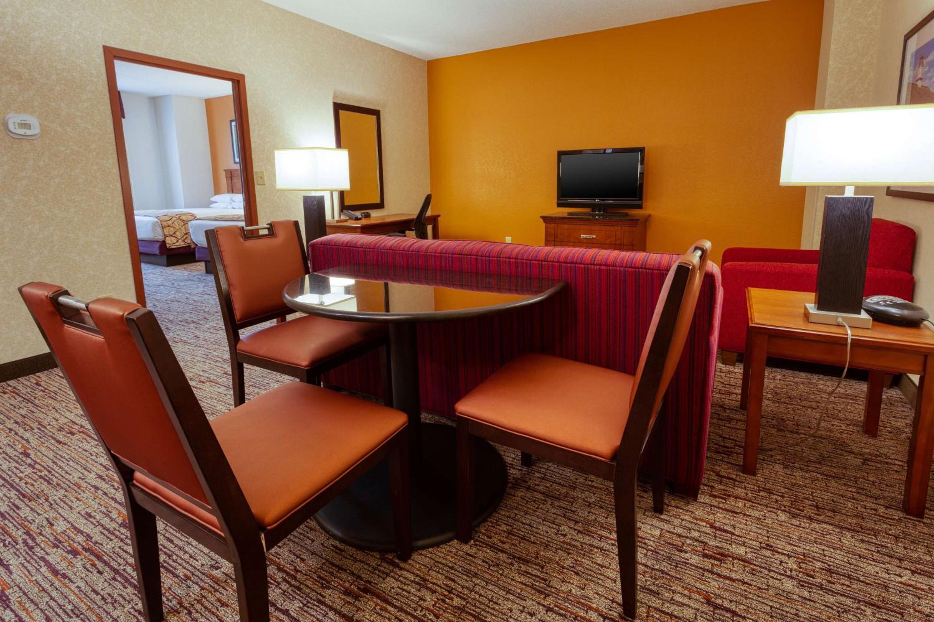 Spacious Queen Suite photo 3