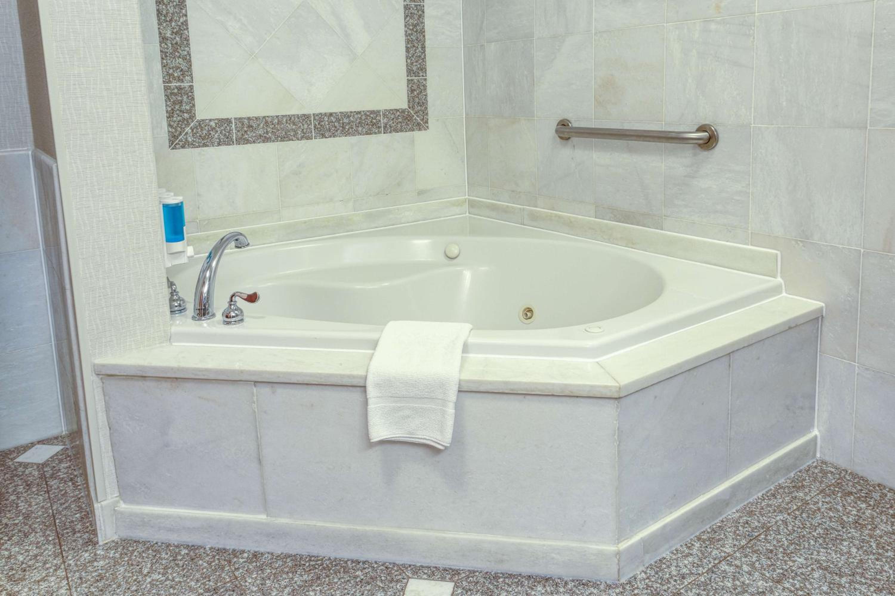 Deluxe King Room with Spa Bath