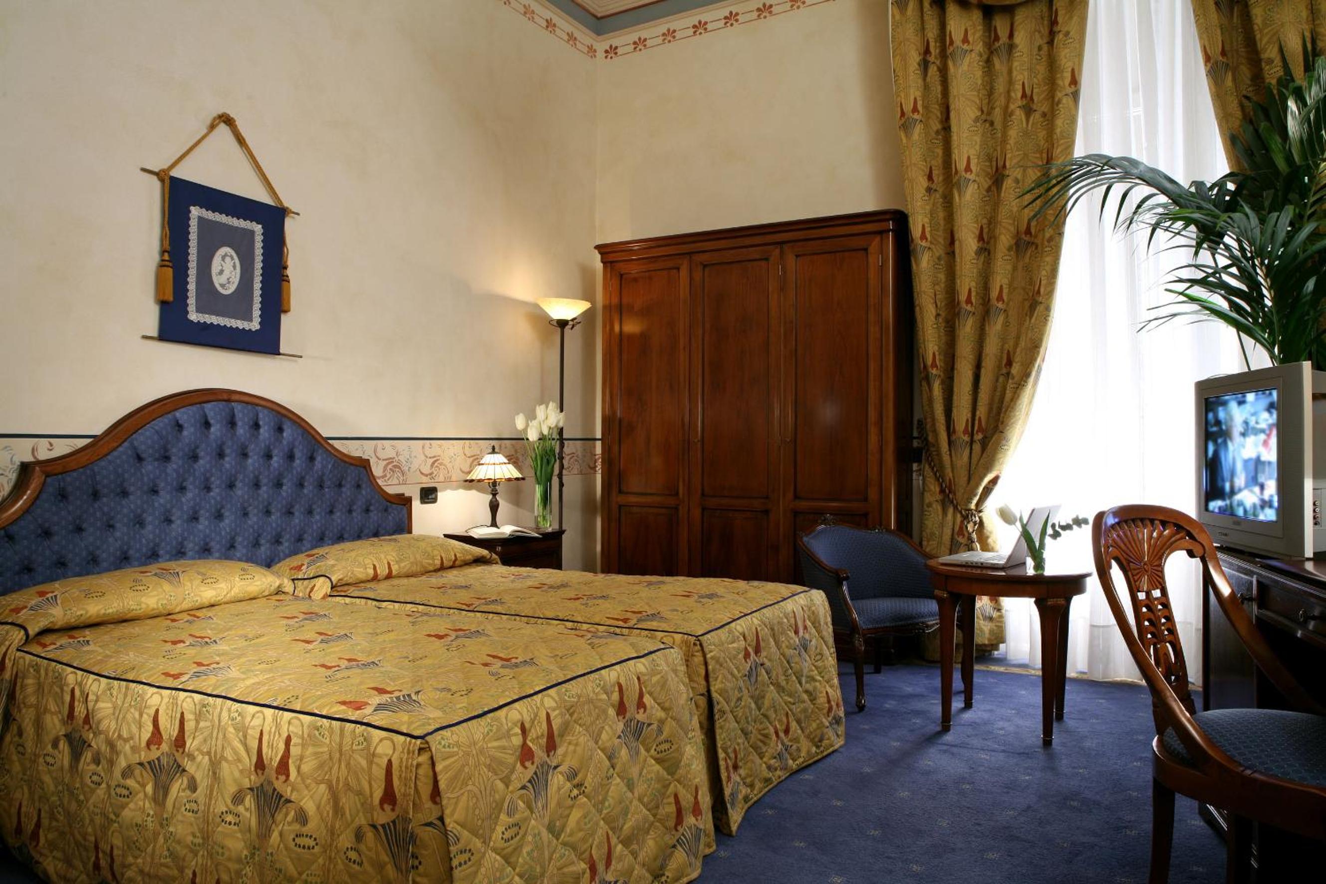 Standard Double or Twin Room - Photo 4