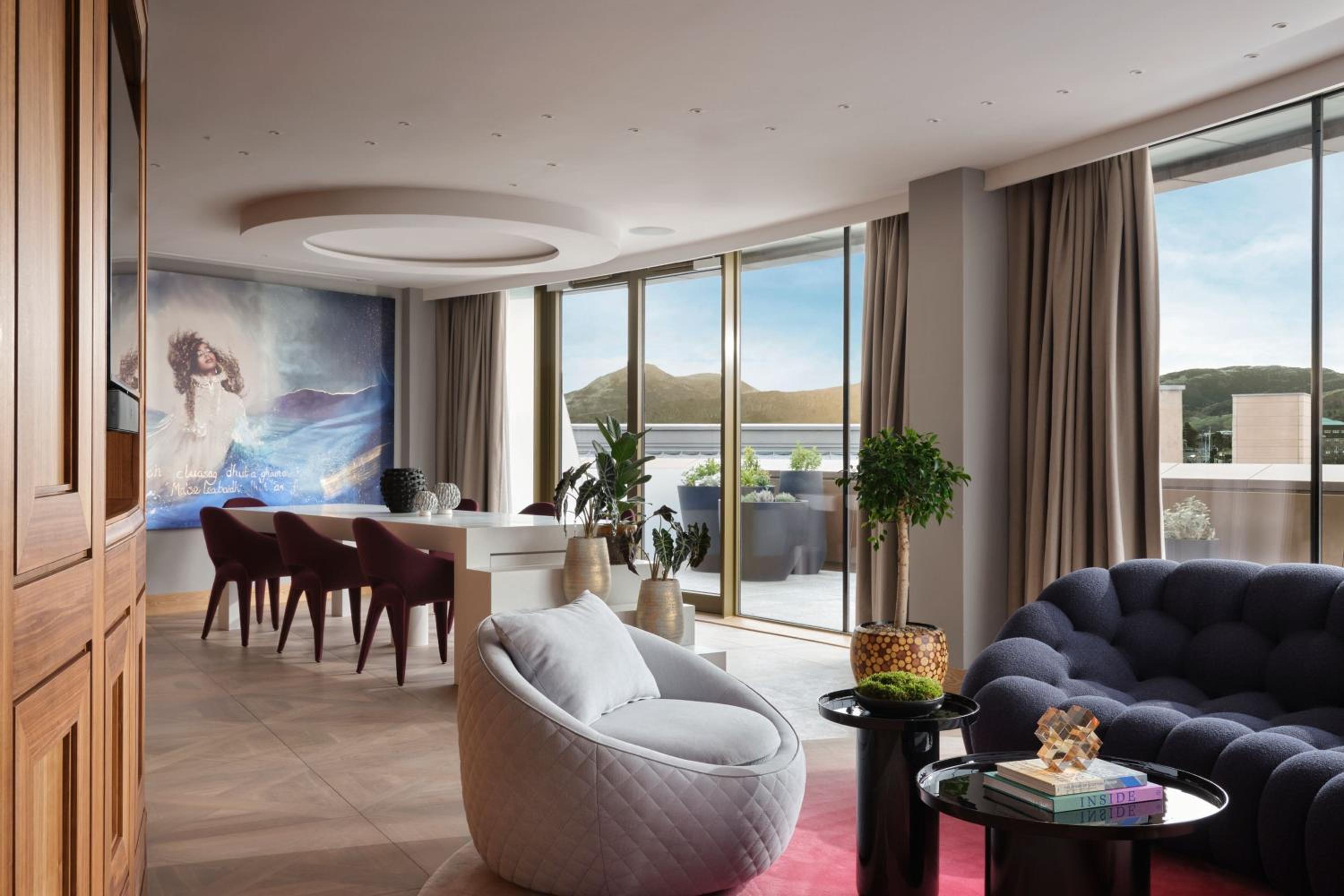Penthouse with City View thumbnail 5