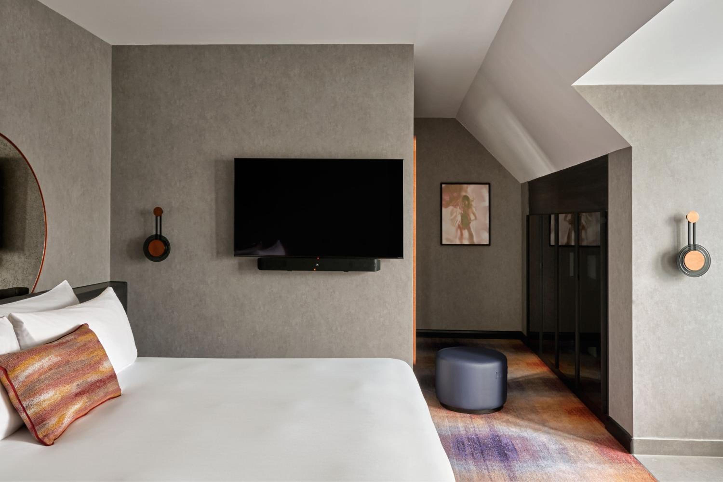 James Craig Deluxe Twin Suite