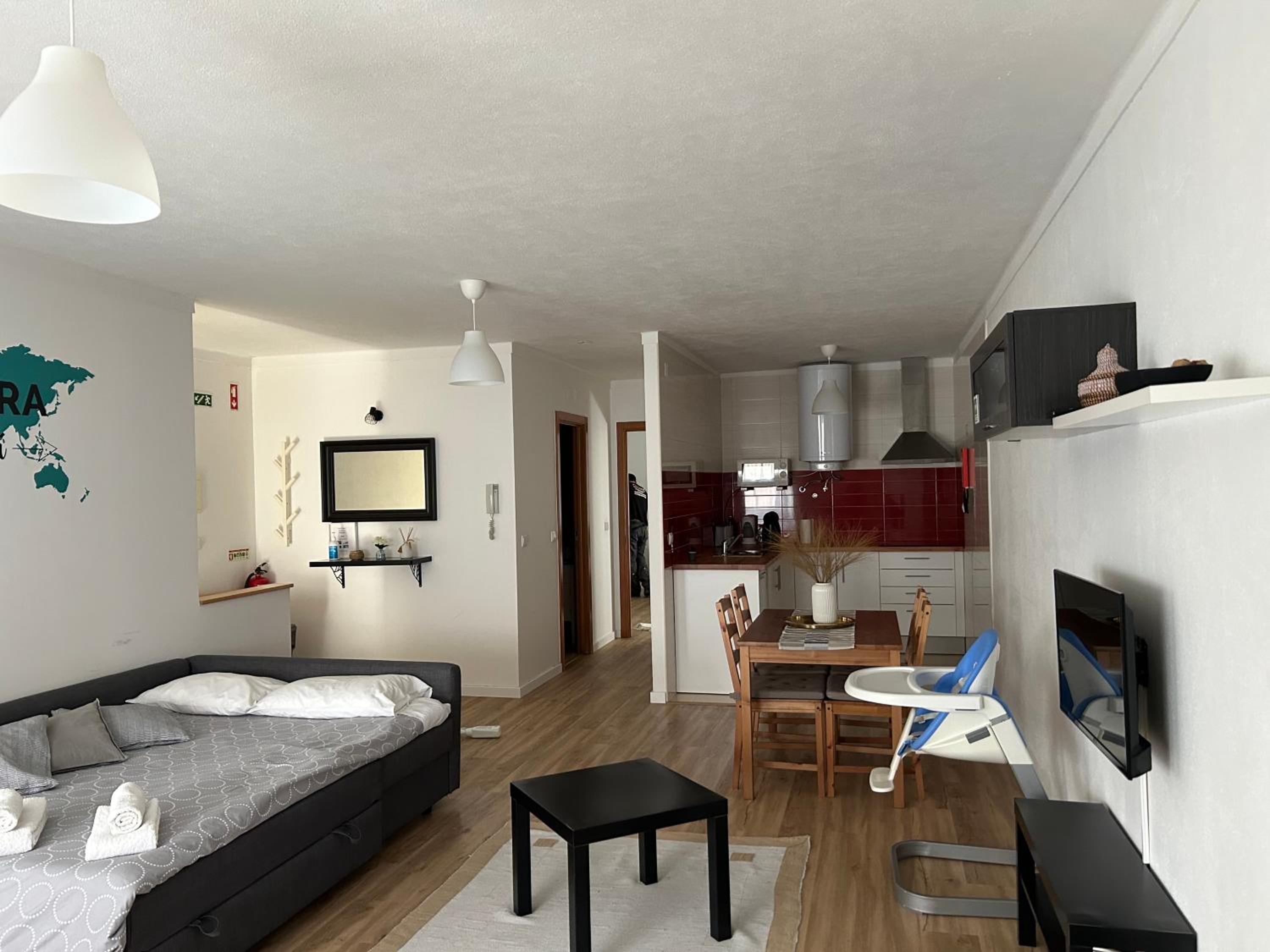 One-Bedroom Apartment - Photo 2
