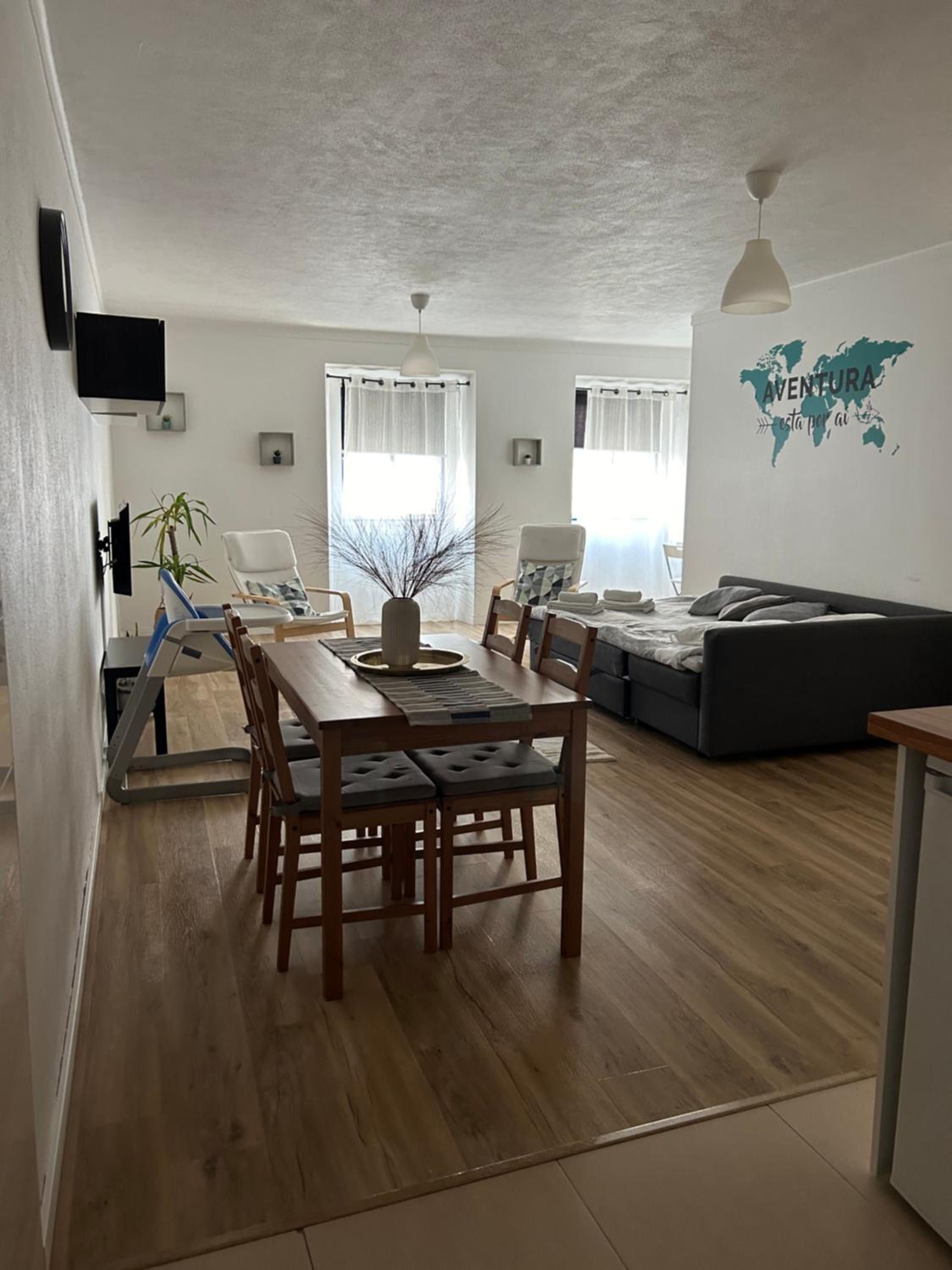 One-Bedroom Apartment - Photo 1