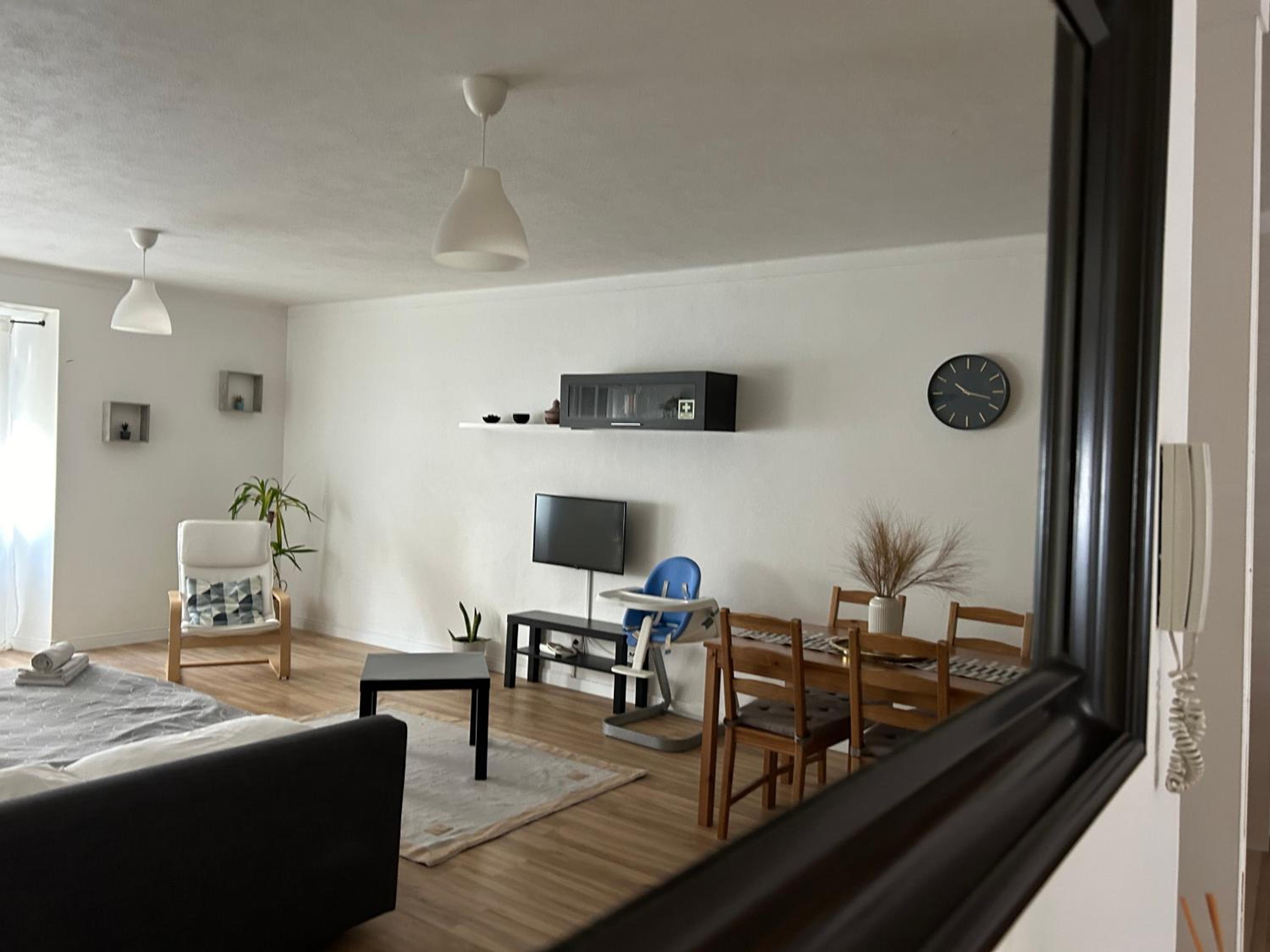 One-Bedroom Apartment - Photo 3