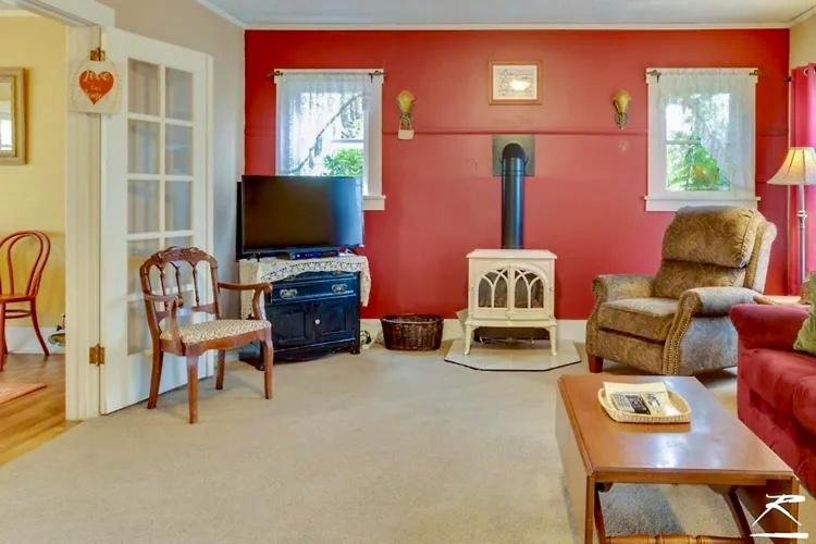 Three-Bedroom House photo 1