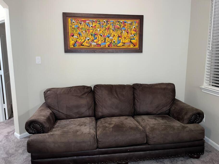 Three-Bedroom House photo 2