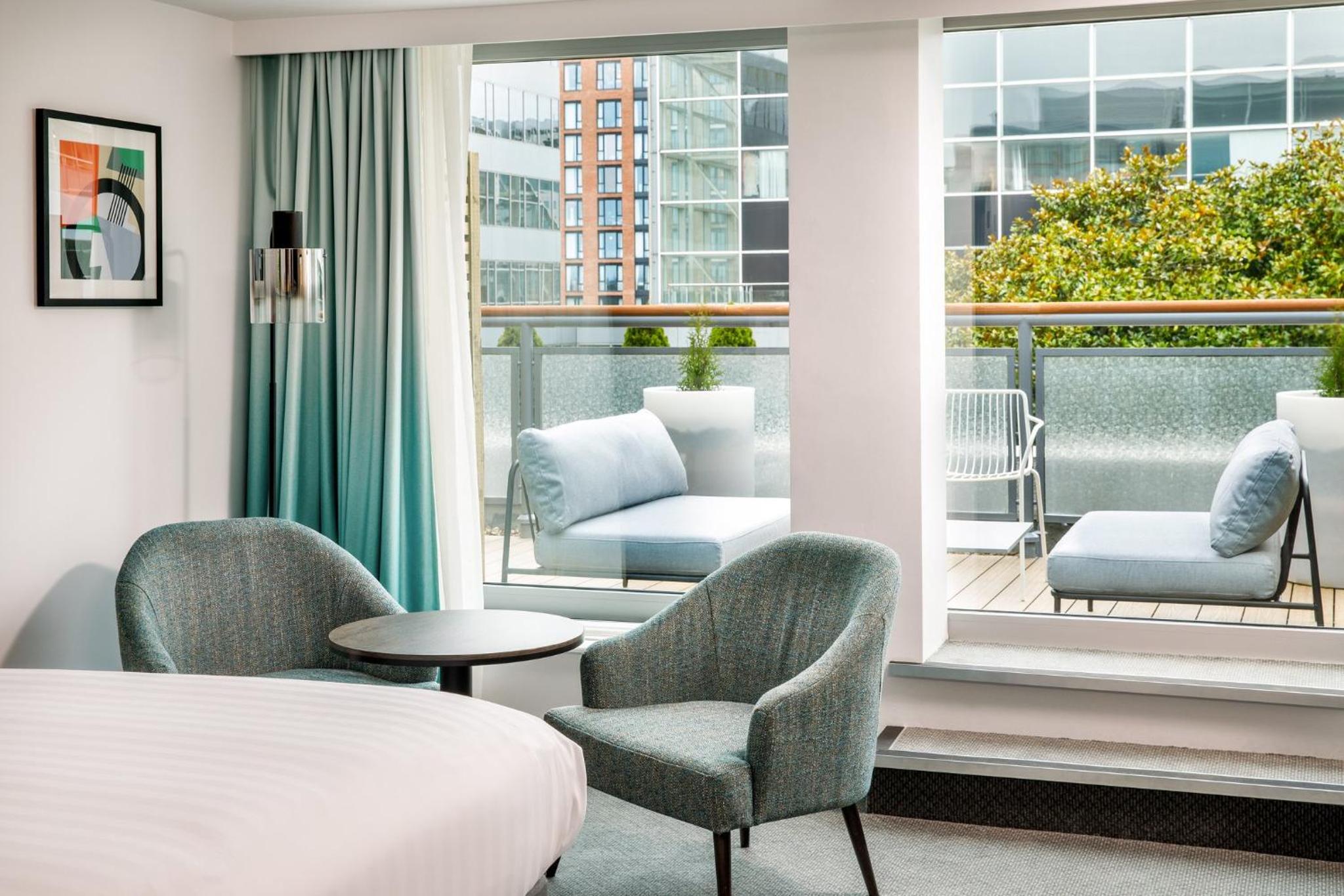 Premium Super King Room with Balcony - Photo 3