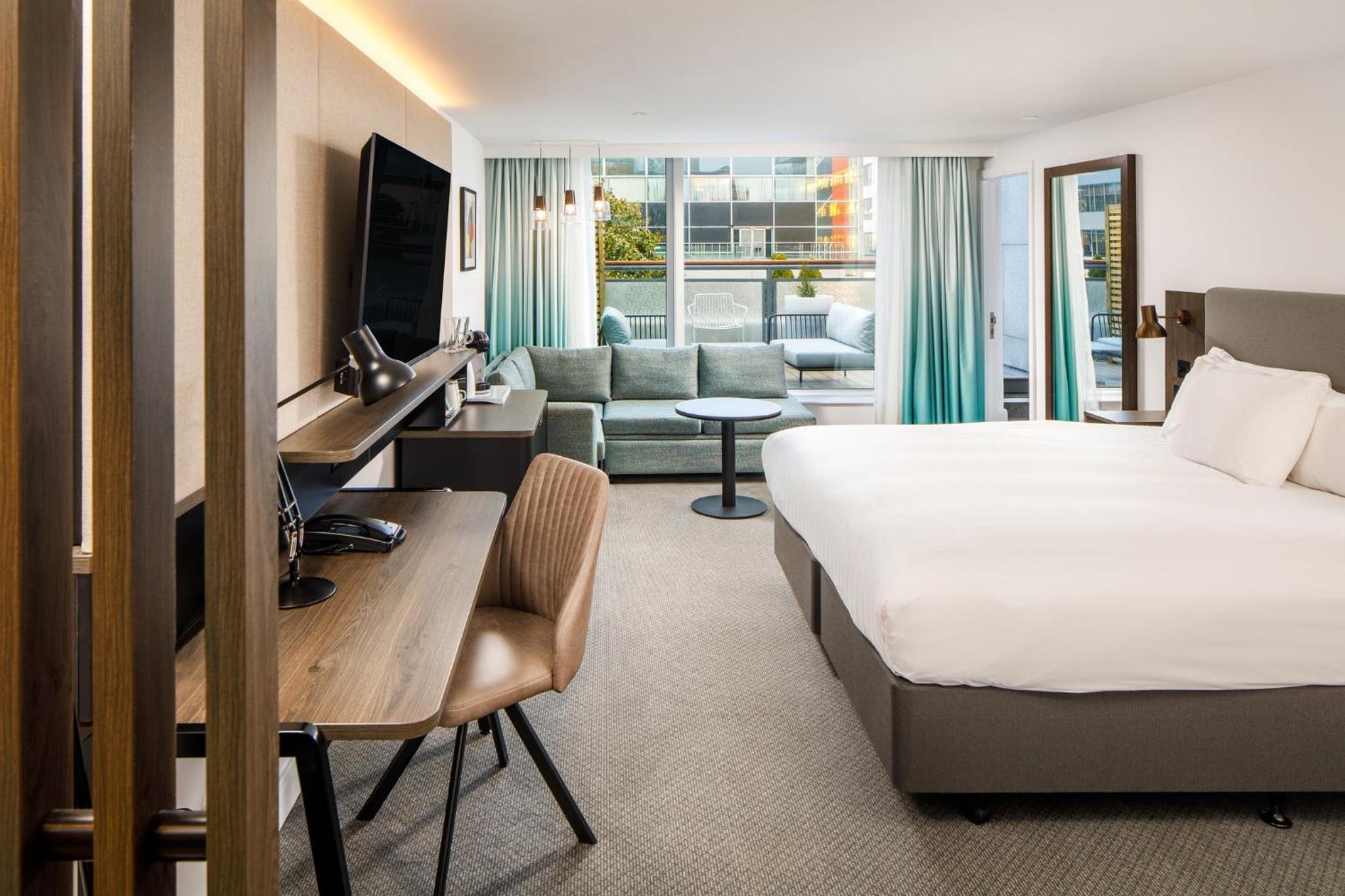 Premium Super King Room with Balcony - Photo 25