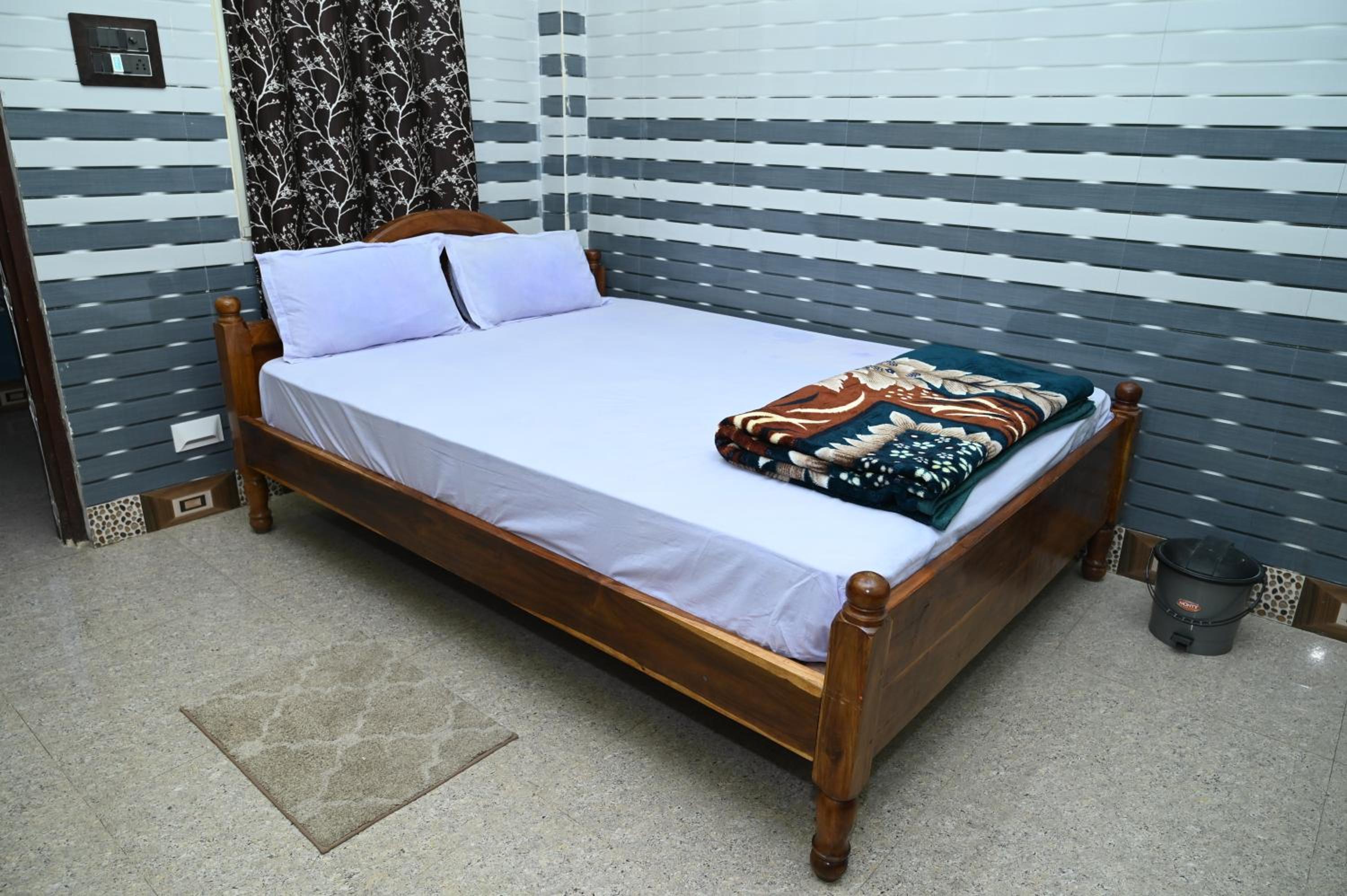 Deluxe Double Room (2 Adults + 1 Child) - Photo 17