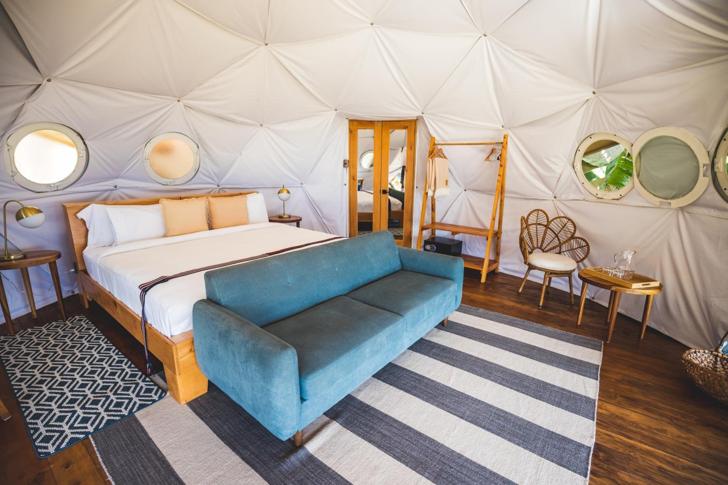 King Room with Lake View photo 2
